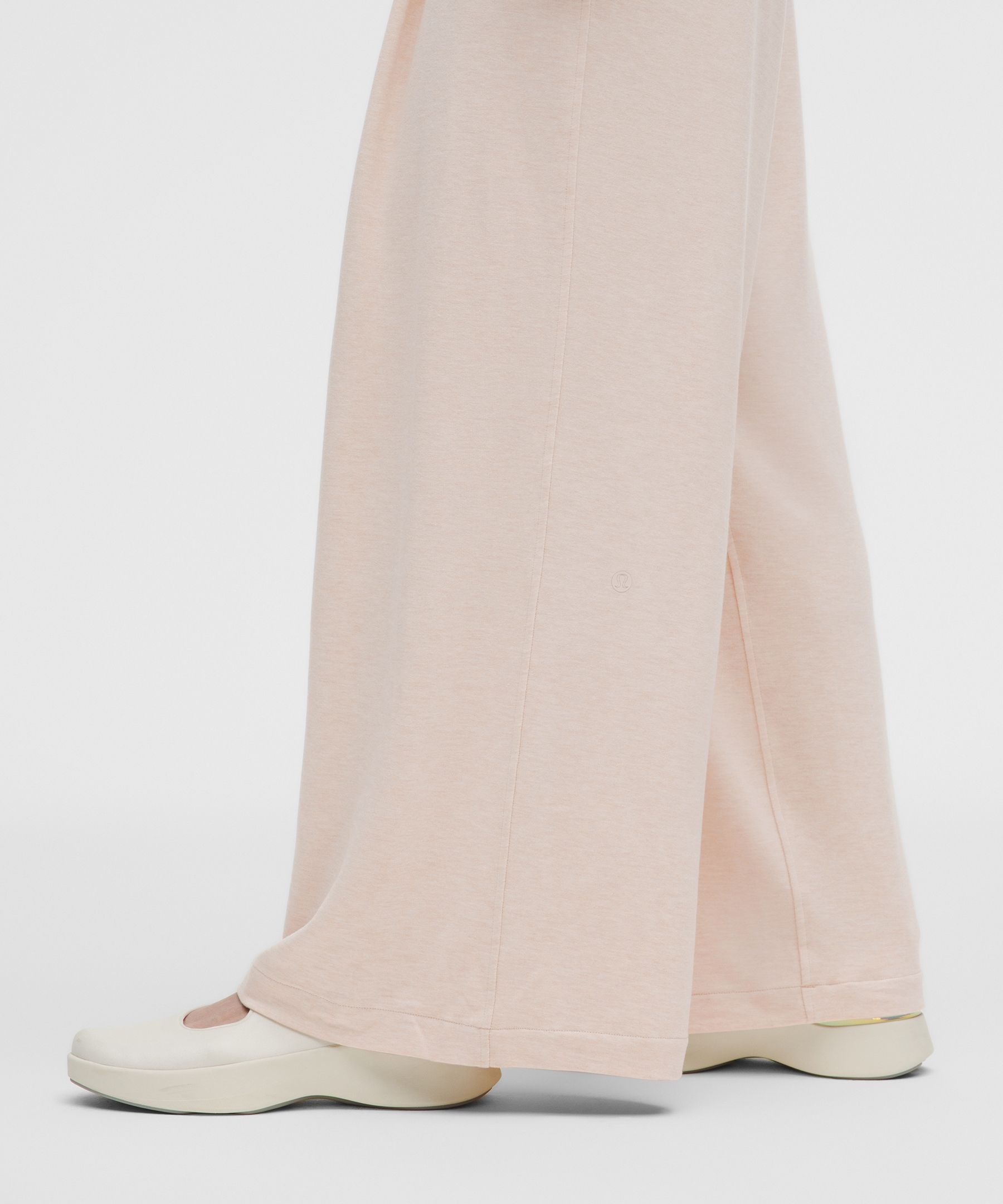 BeCalm High-Rise Pleated Extra-Wide Leg Pants *Asia Fit