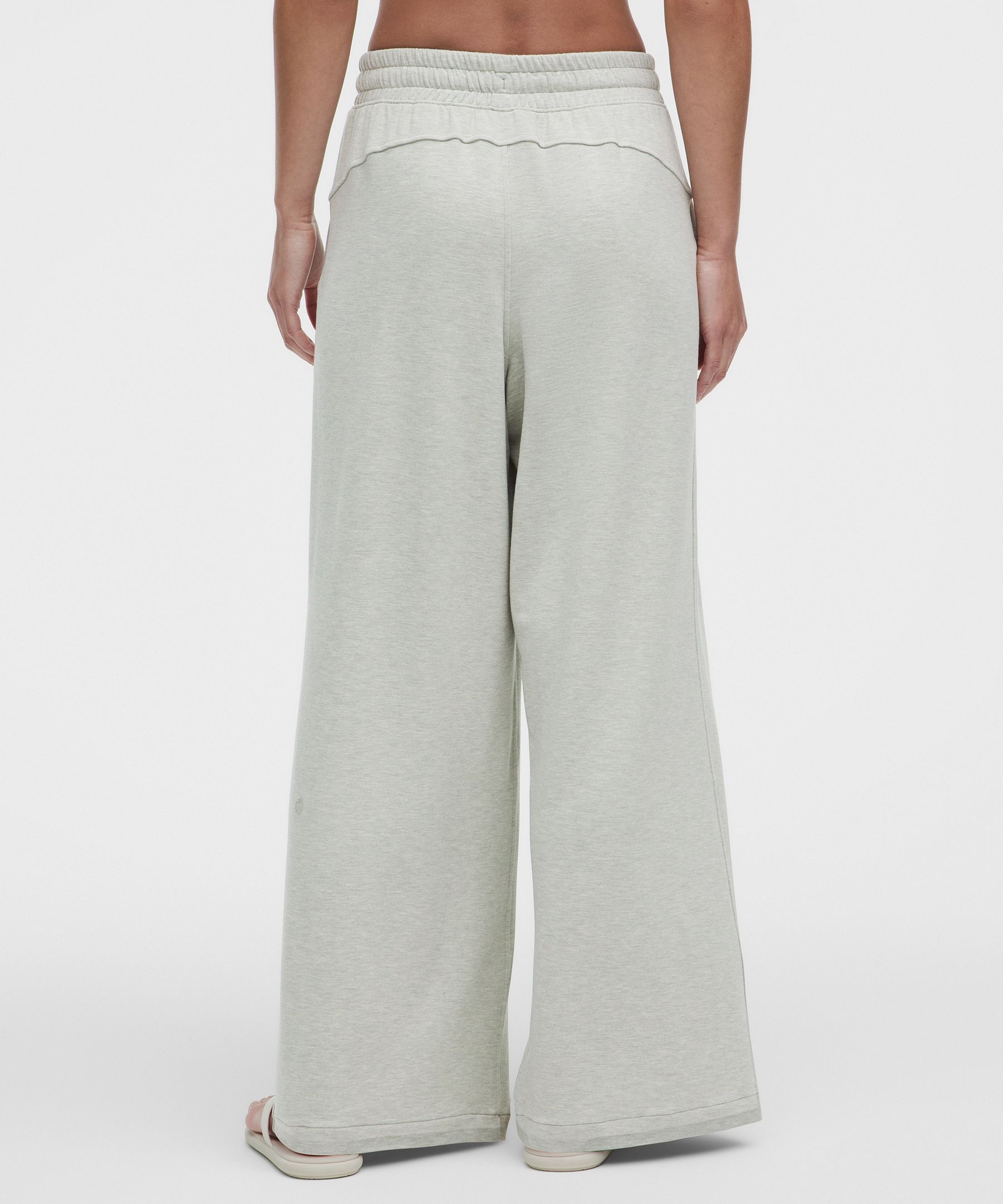 BeCalm High-Rise Pleated Extra-Wide Leg Pants *Asia Fit