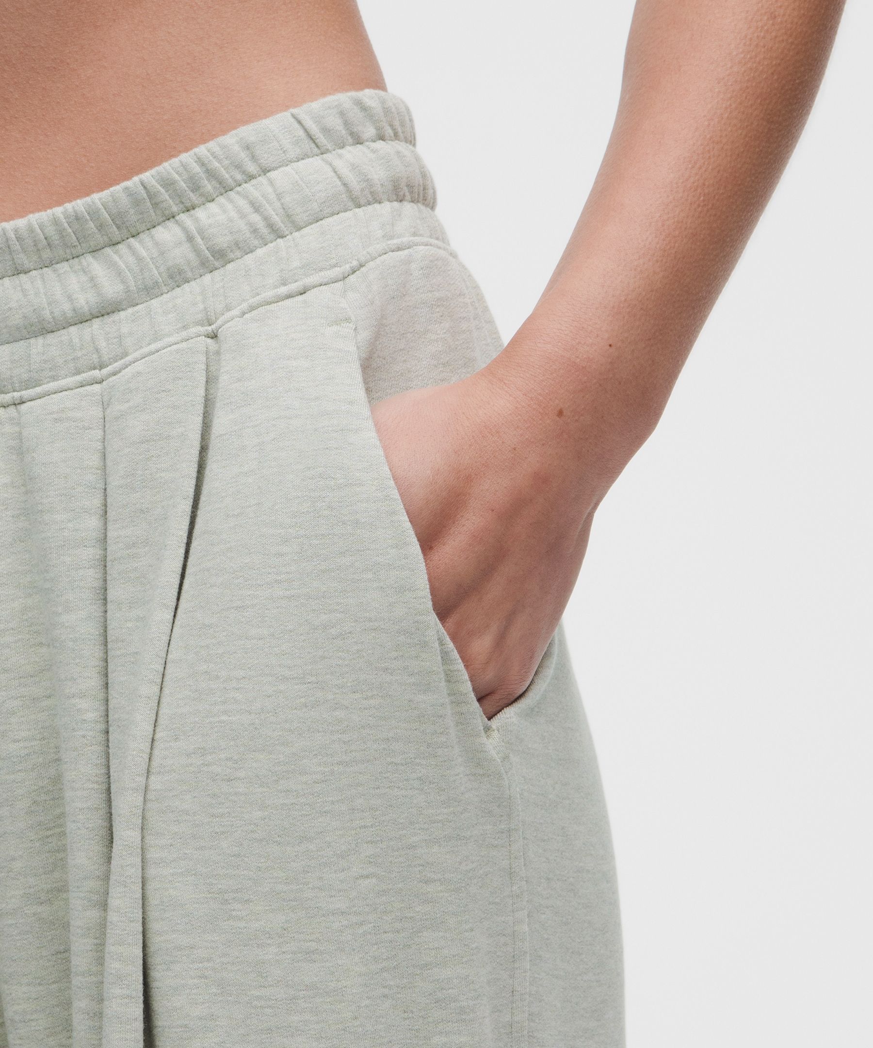 BeCalm High-Rise Pleated Extra-Wide Leg Pants *Asia Fit