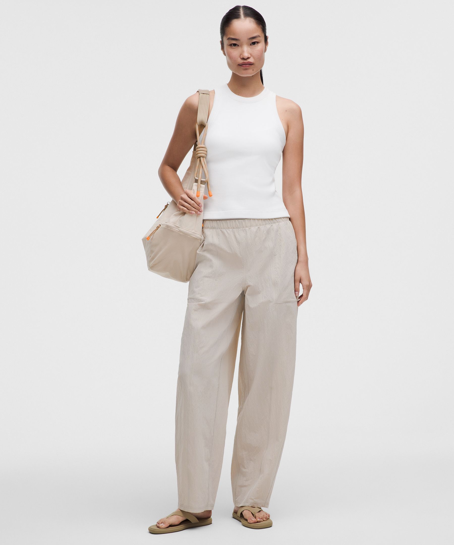 Pantalon barrel taille mi-haute en nylon froiss&eacute;