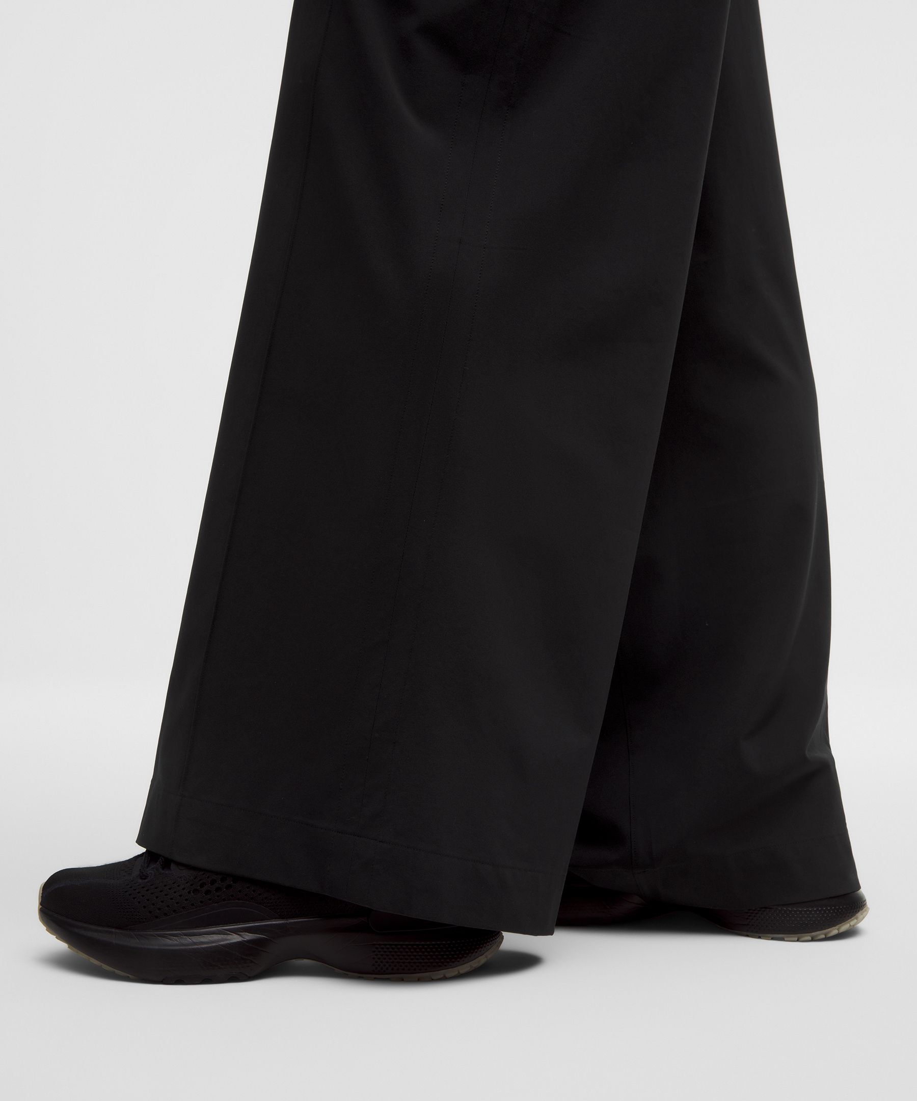 Breezily Mid-Rise Pant *Short