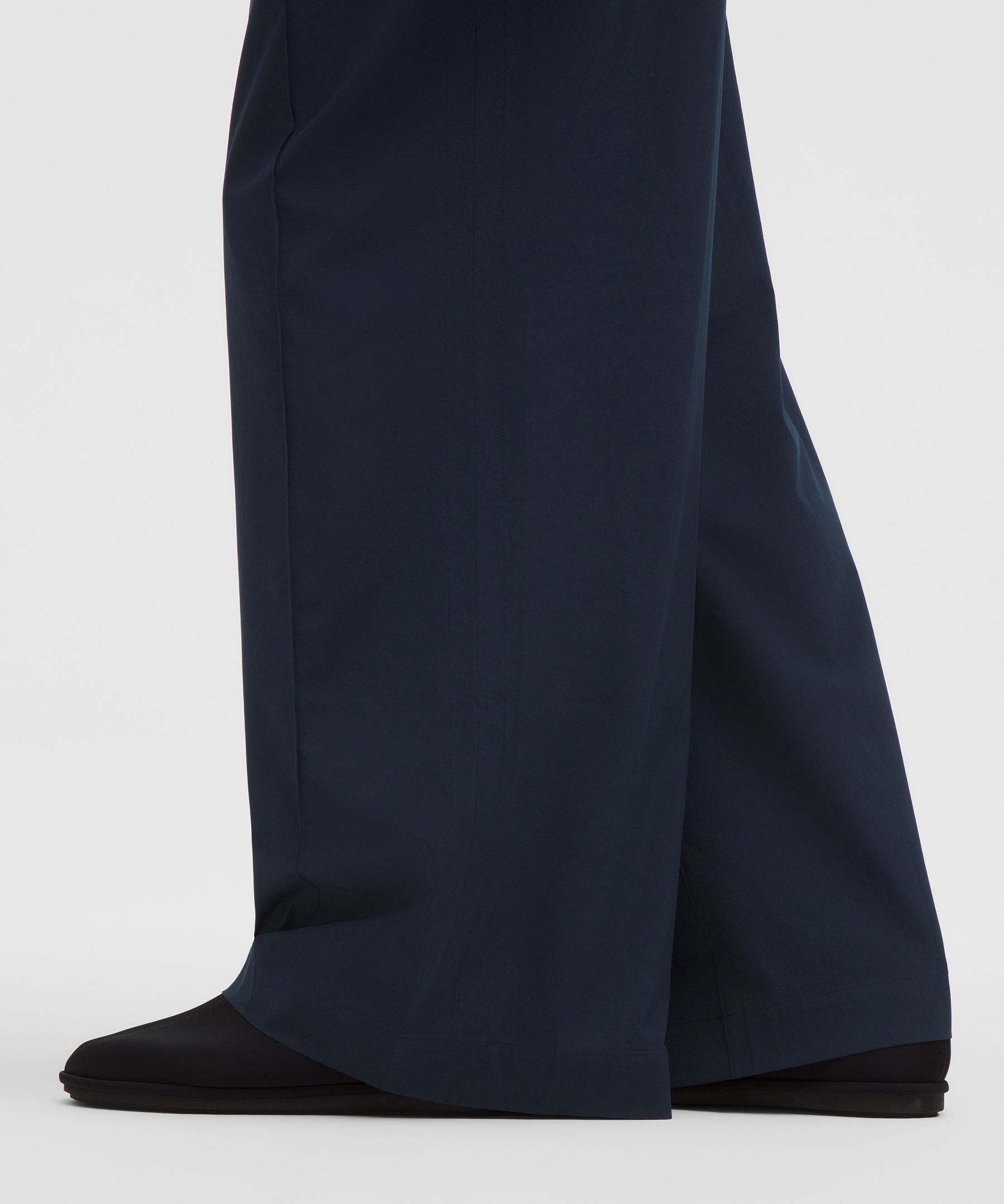 Breezily Mid-Rise Pant *Short