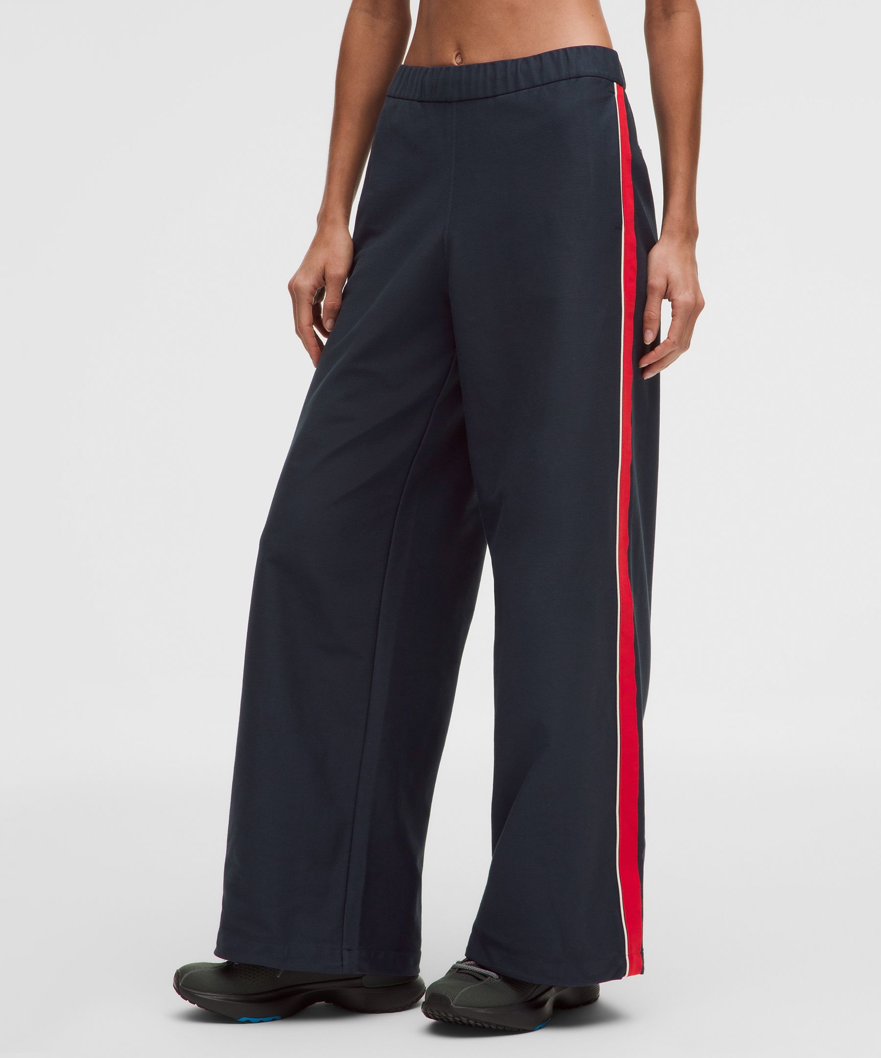 Light Utilitech Twill Mid-Rise Wide-Leg Trouser