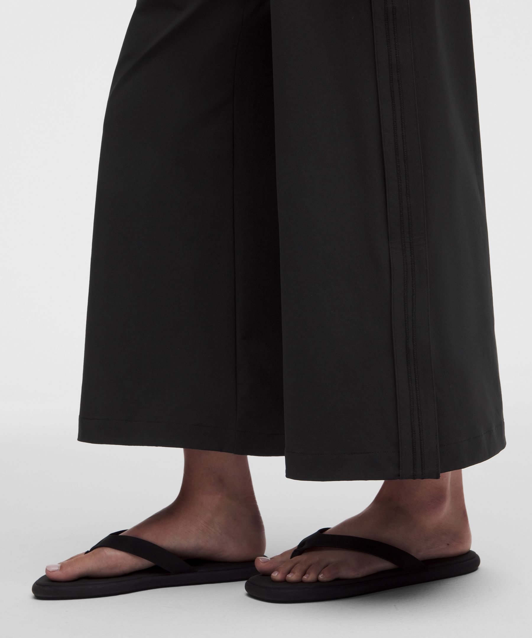 Stretch Woven ハイライズ ワイドレッグクロップパンツ | パンツ