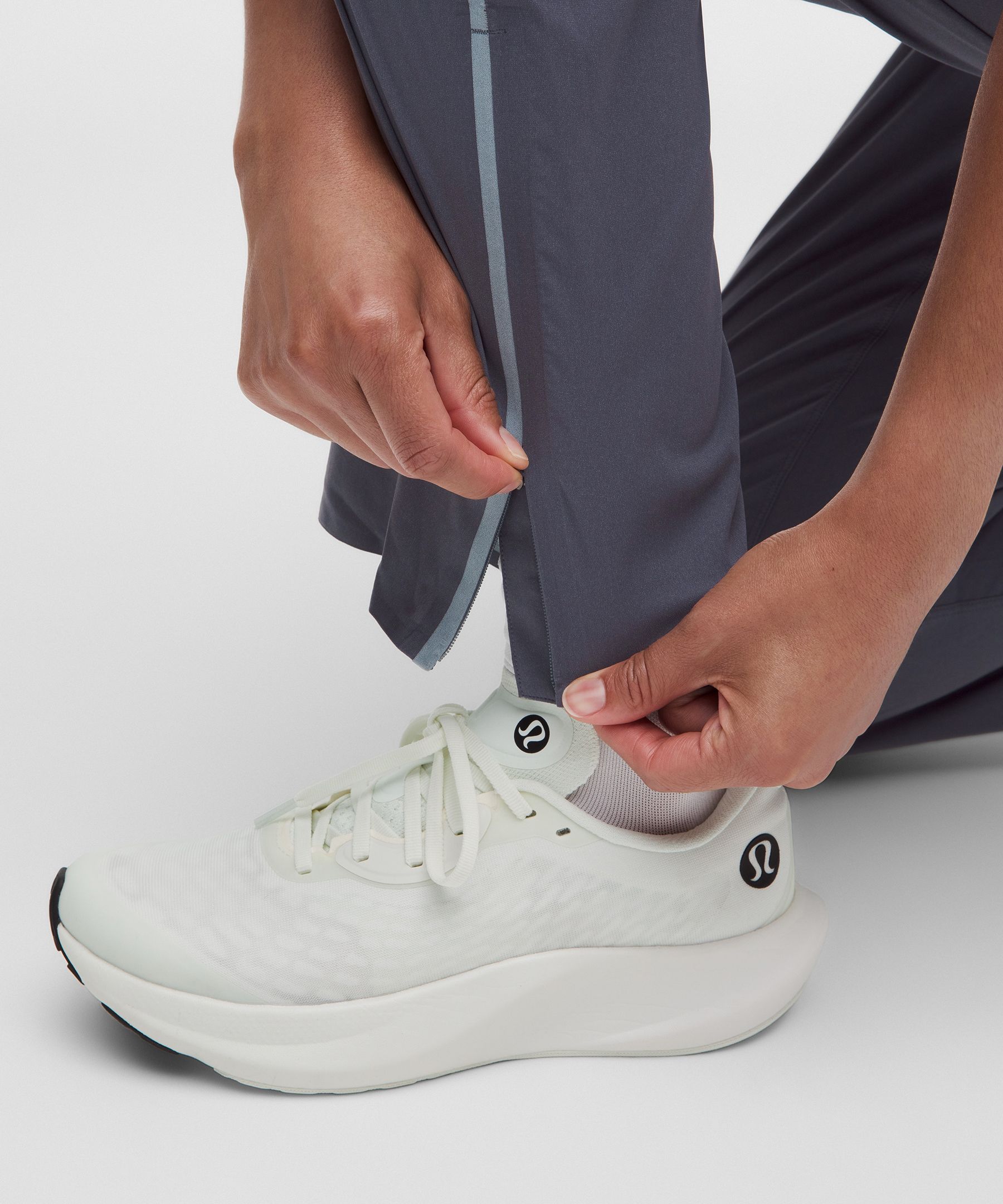 Pantal&oacute;n de ch&aacute;ndal de talle medio Two-Toned para correr