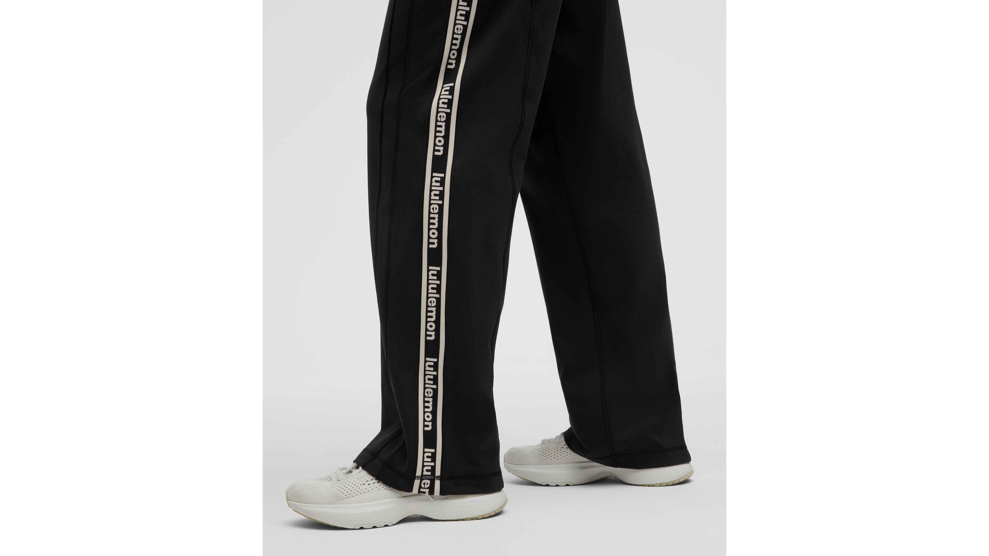 Define Track Pant *Wordmark