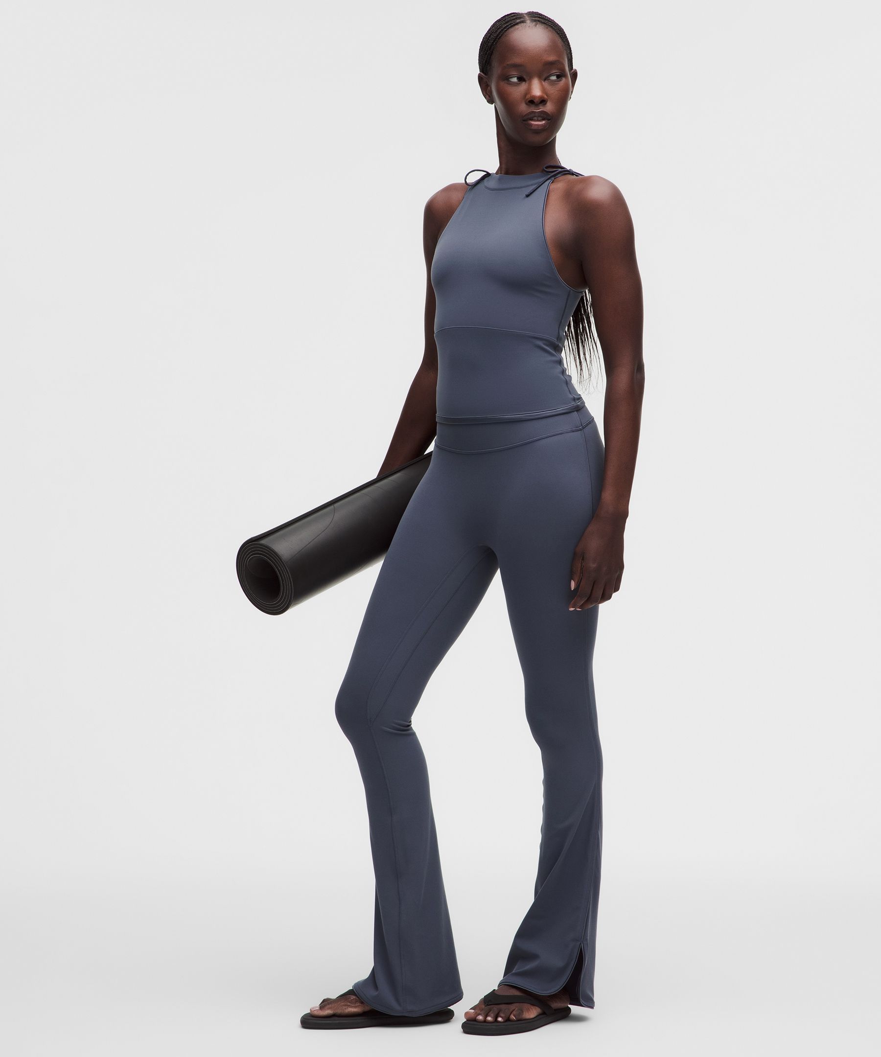 Pantalon évasé taille haute en Nulu à garniture satinée