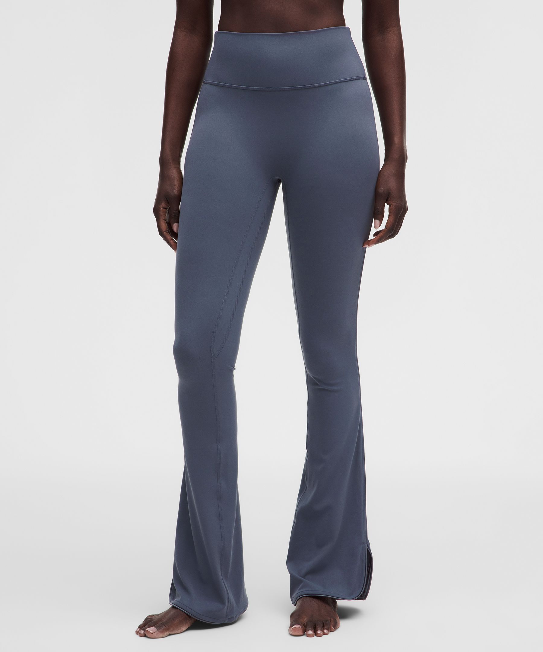 Pantalon évasé taille haute en Nulu à garniture satinée