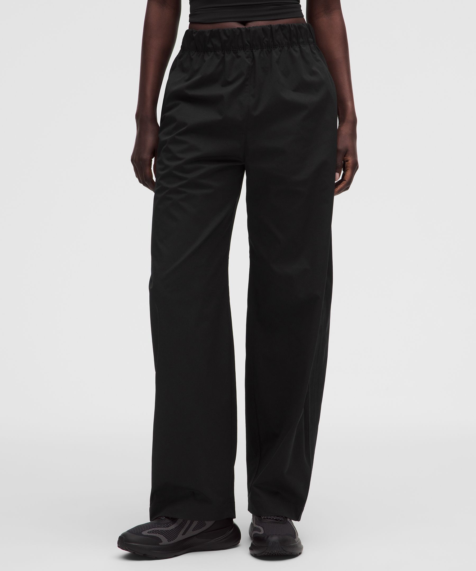 Woven Mid-Rise Barrel-Leg Pant *Regular