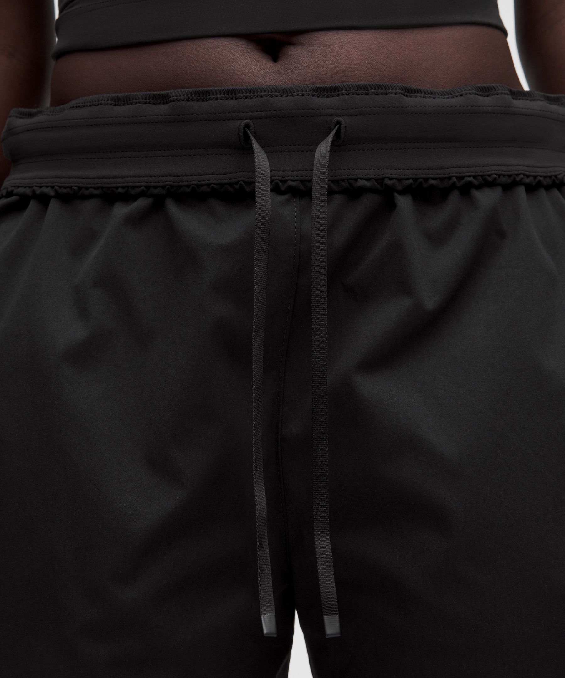 Woven Mid-Rise Barrel-Leg Pant *Regular