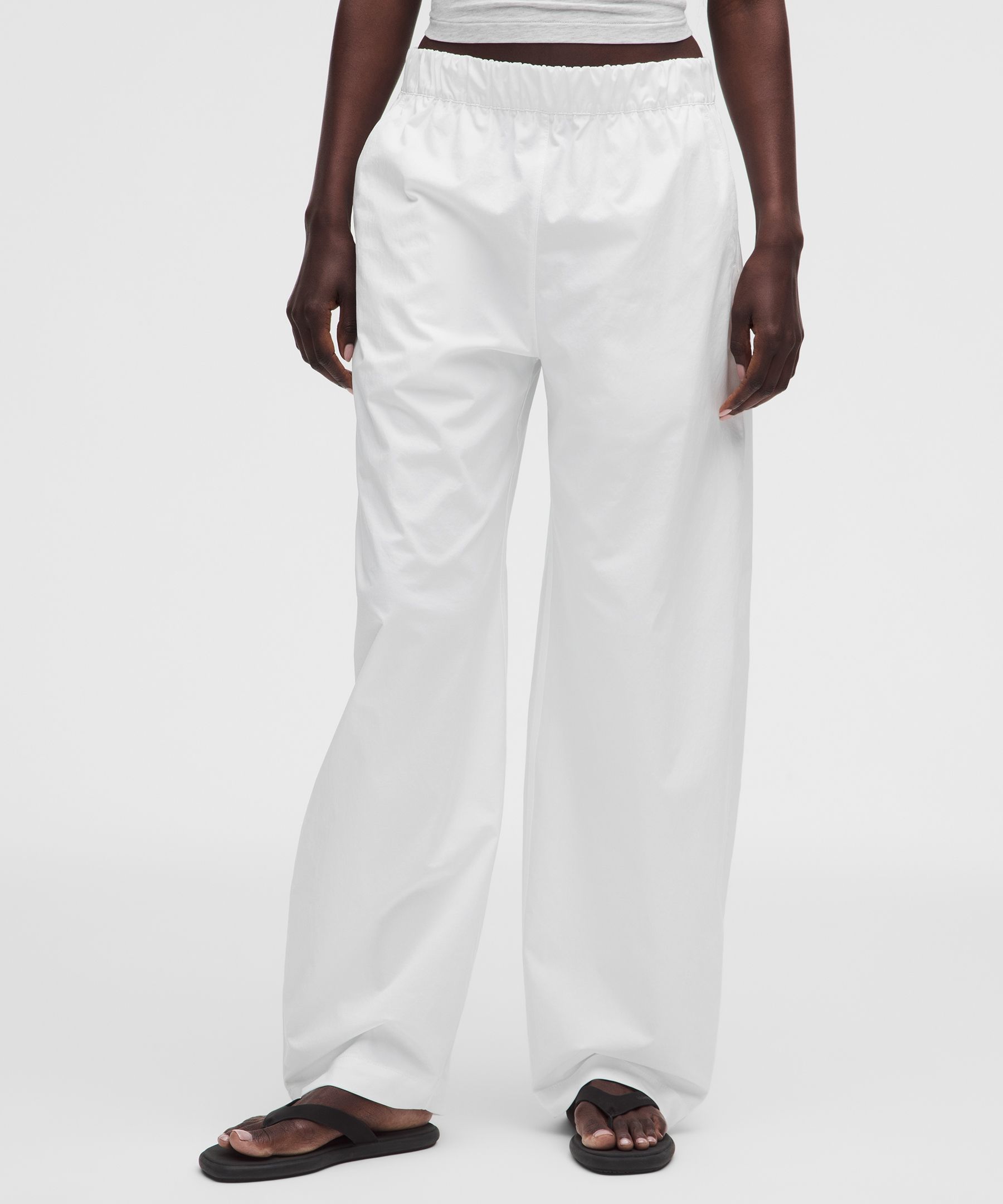 Woven Mid-Rise Barrel-Leg Pant *Regular