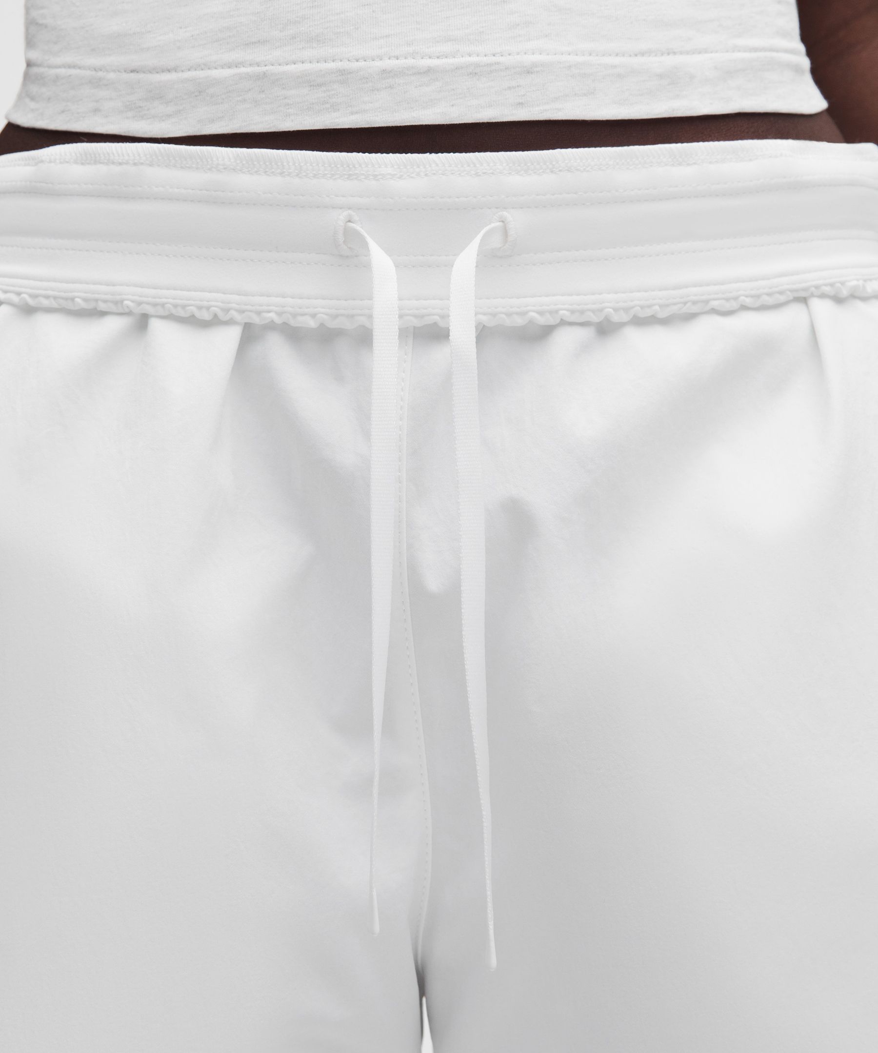 Woven Mid-Rise Barrel-Leg Pant *Regular