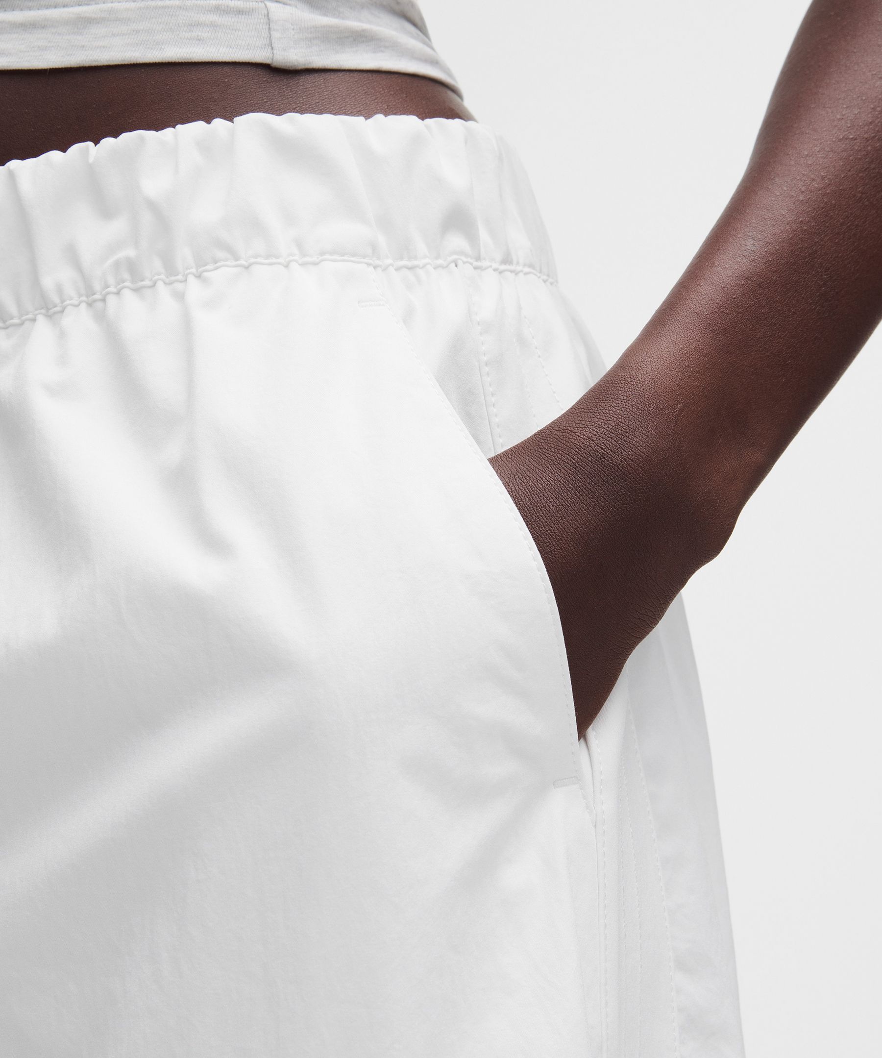 Woven Mid-Rise Barrel-Leg Pant *Regular