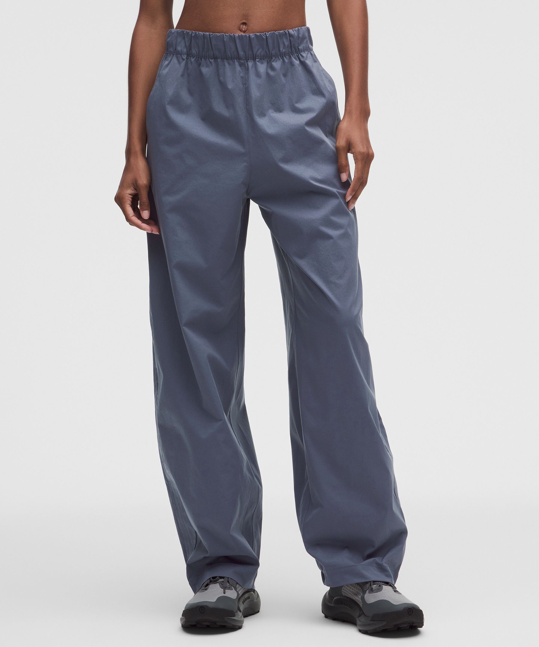 Woven Mid-Rise Barrel-Leg Pant *Regular