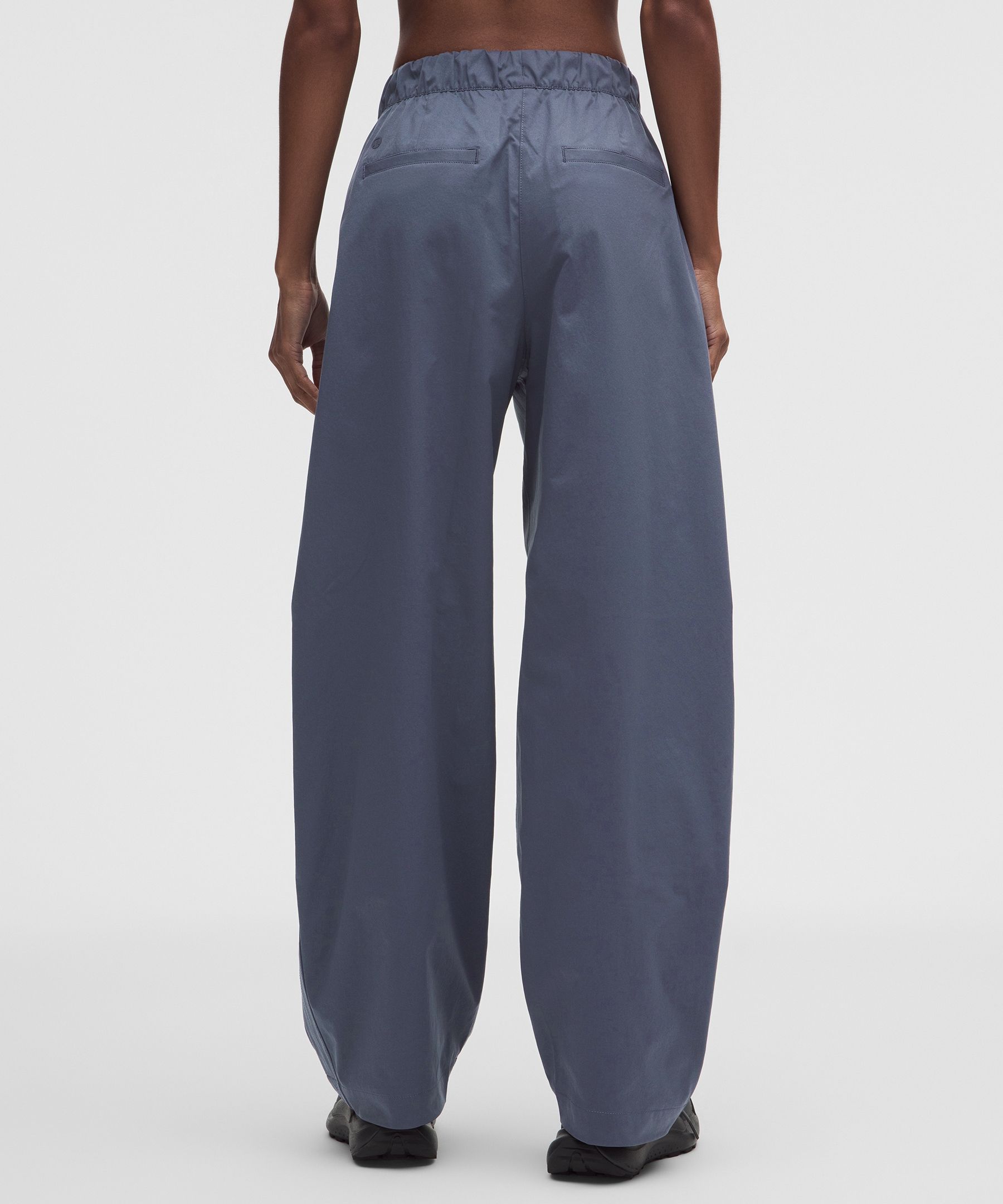 Woven Mid-Rise Barrel-Leg Pant