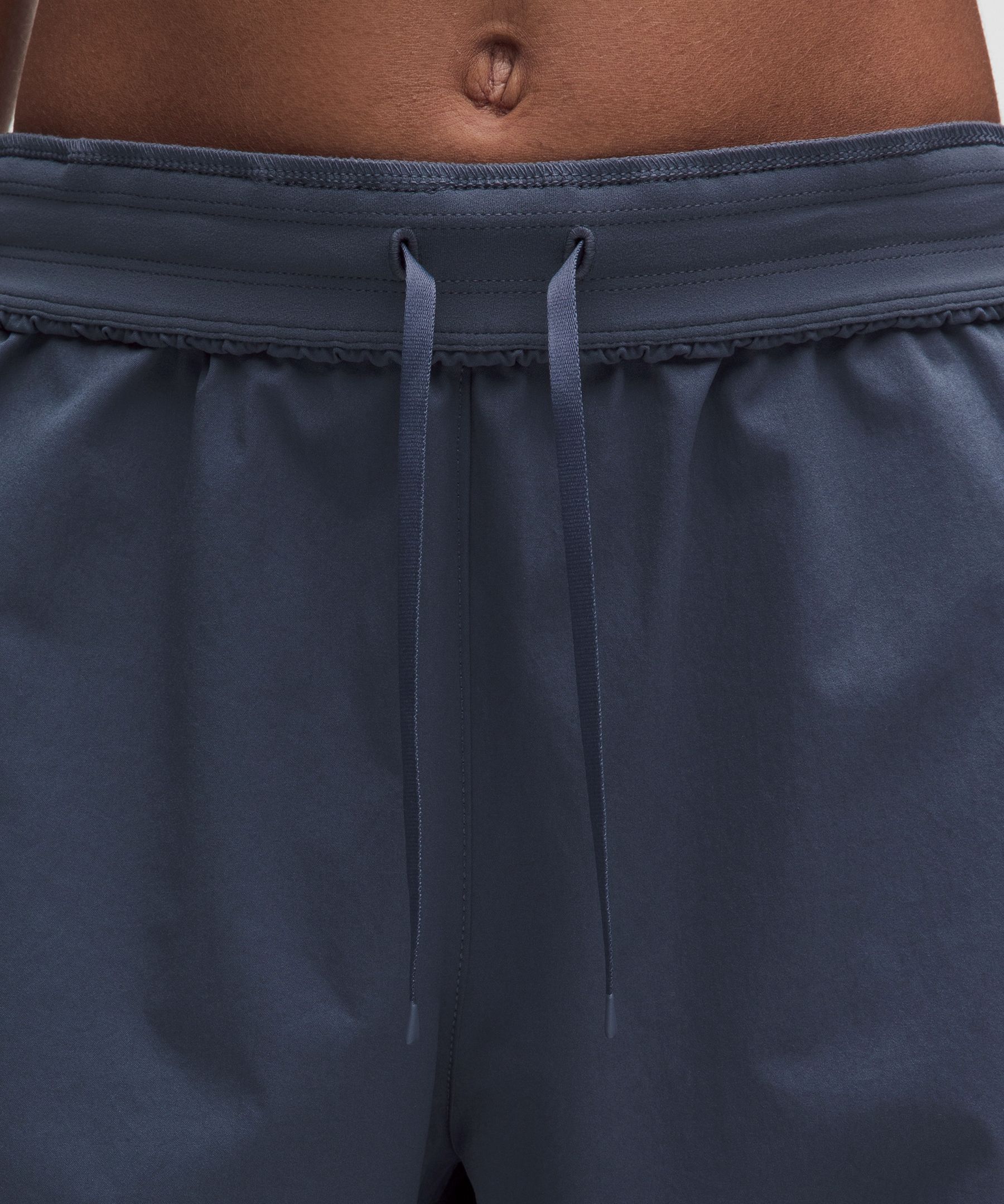 Woven Mid-Rise Barrel-Leg Pant