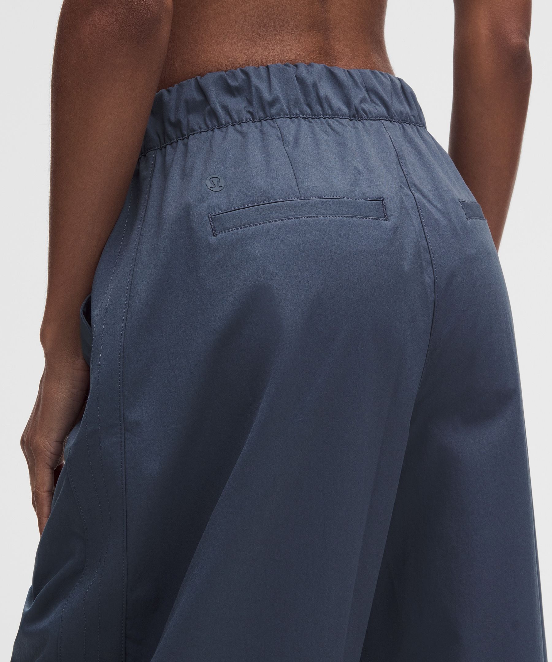 Woven Mid-Rise Barrel-Leg Pant