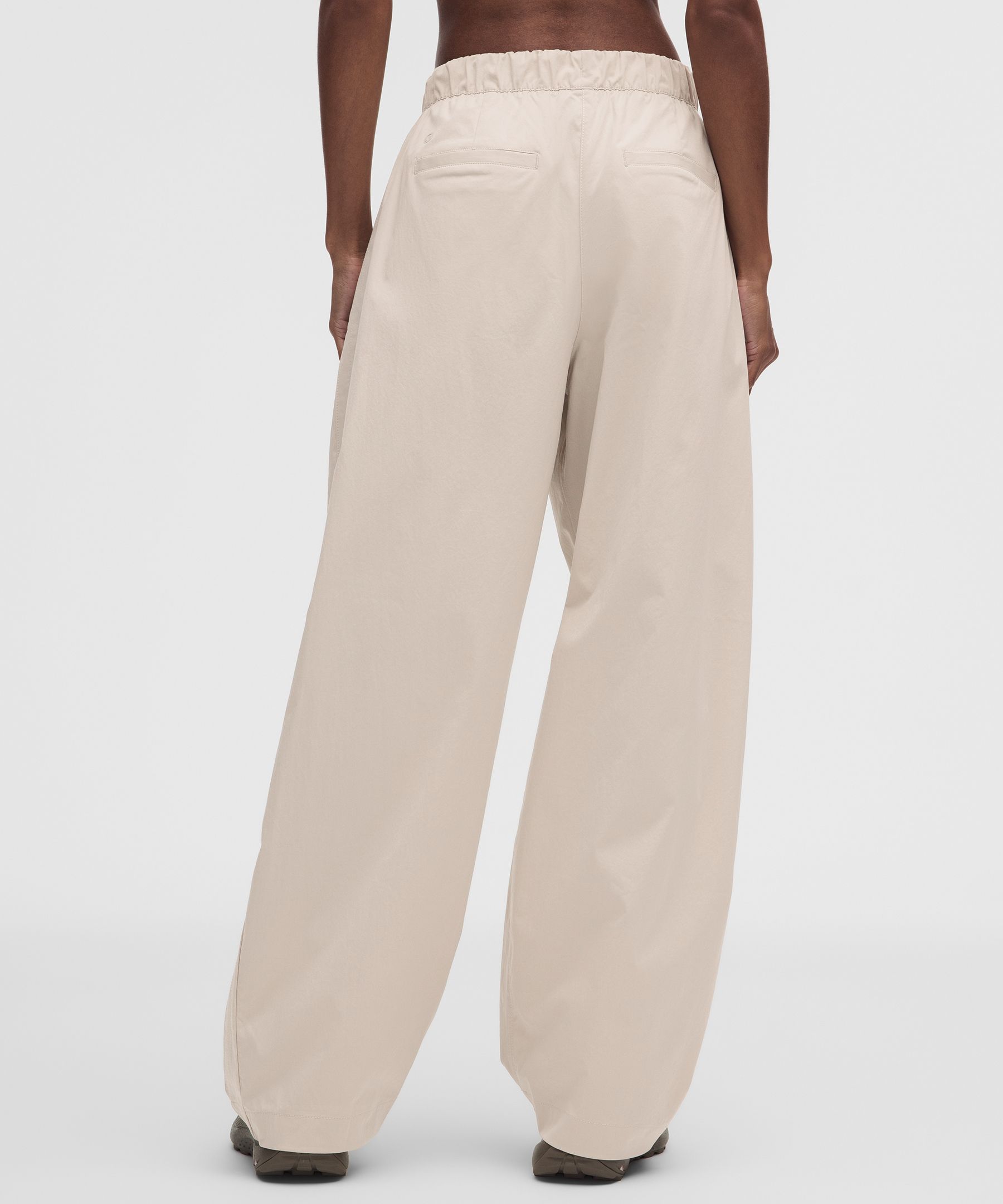 Woven Mid-Rise Barrel-Leg Pant