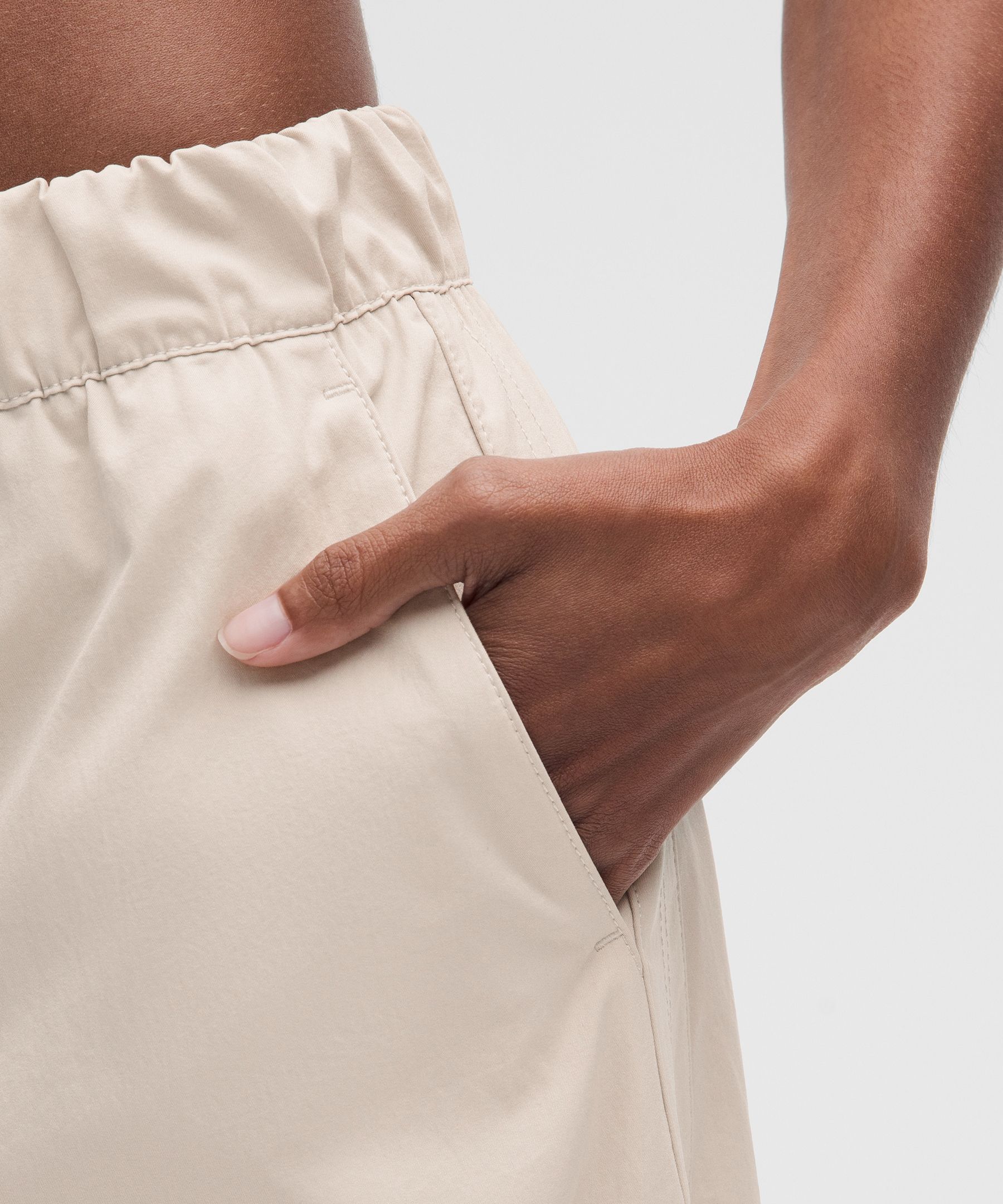 Woven Mid-Rise Barrel-Leg Pant