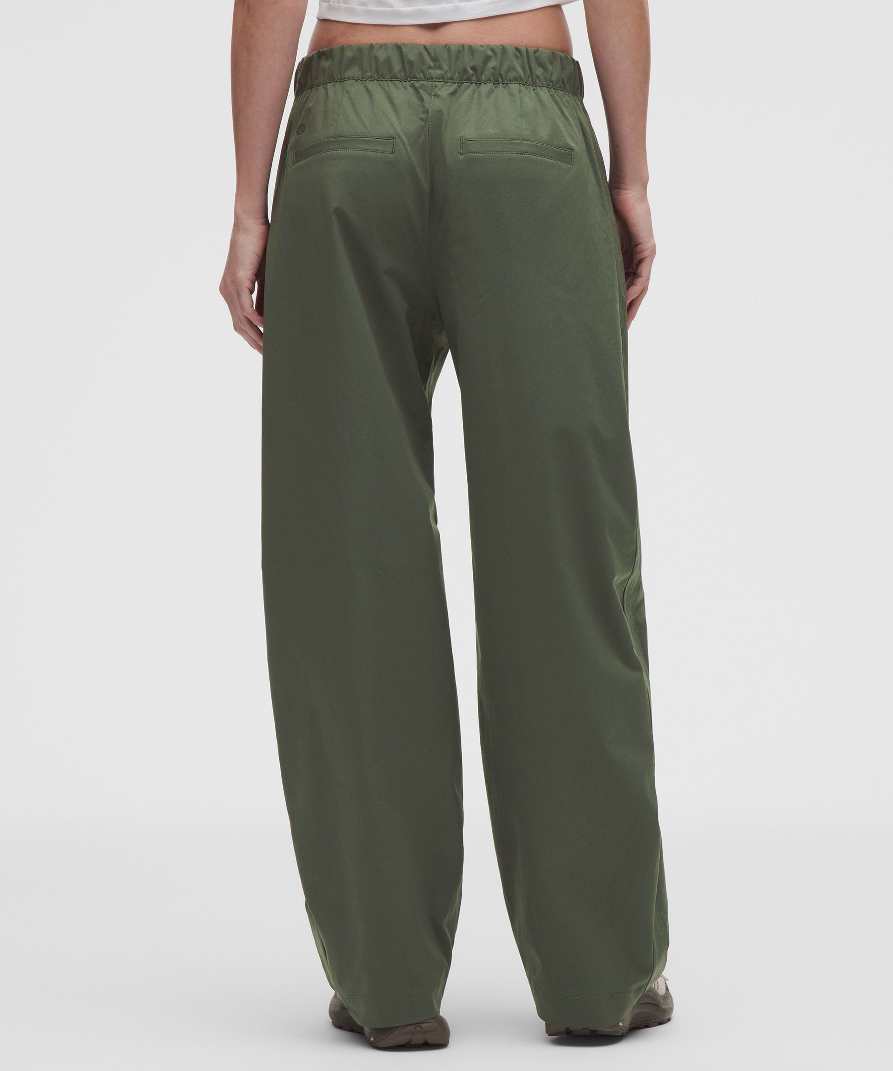 Woven Mid-Rise Barrel-Leg Pant