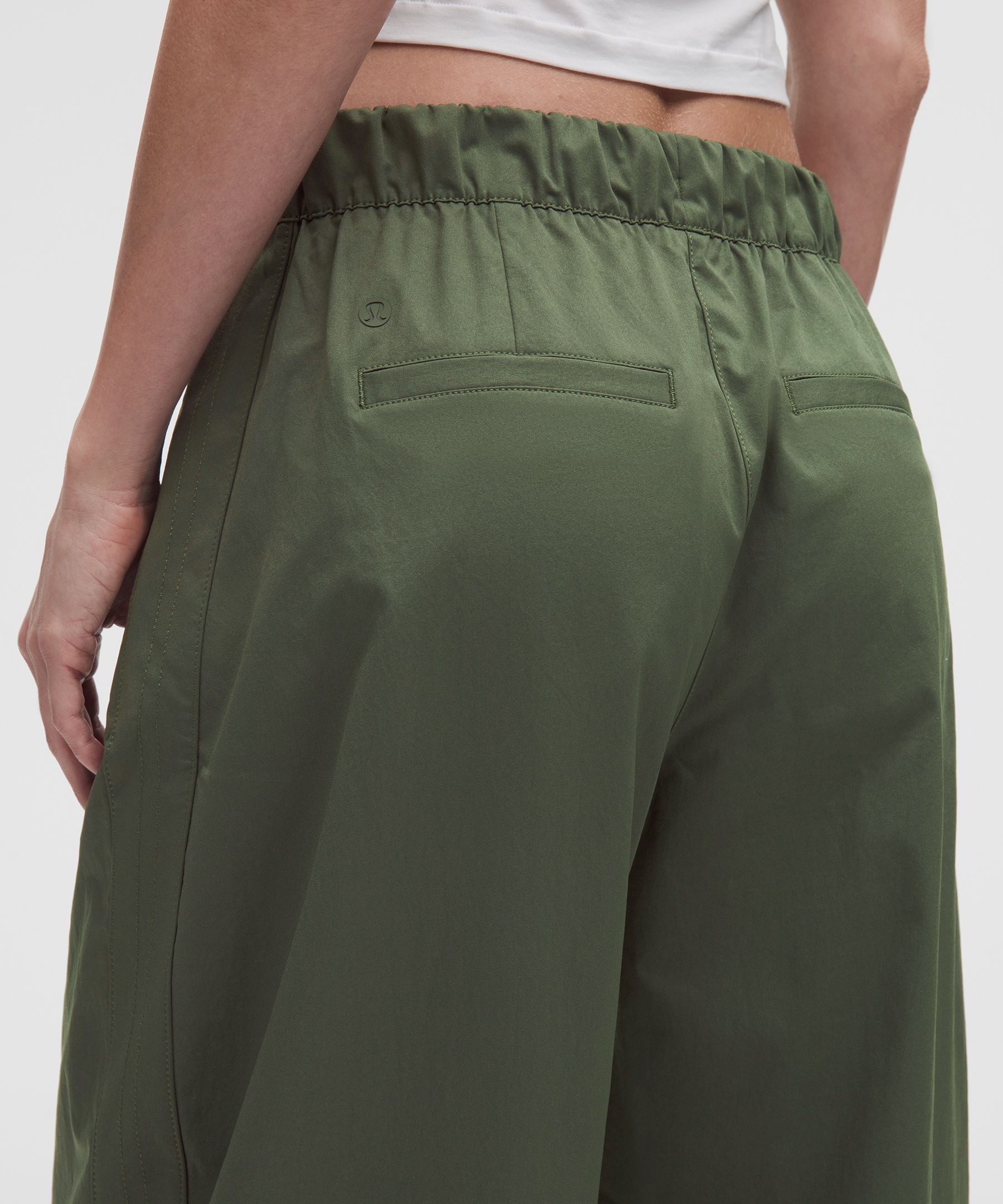 Woven Mid-Rise Barrel-Leg Pant