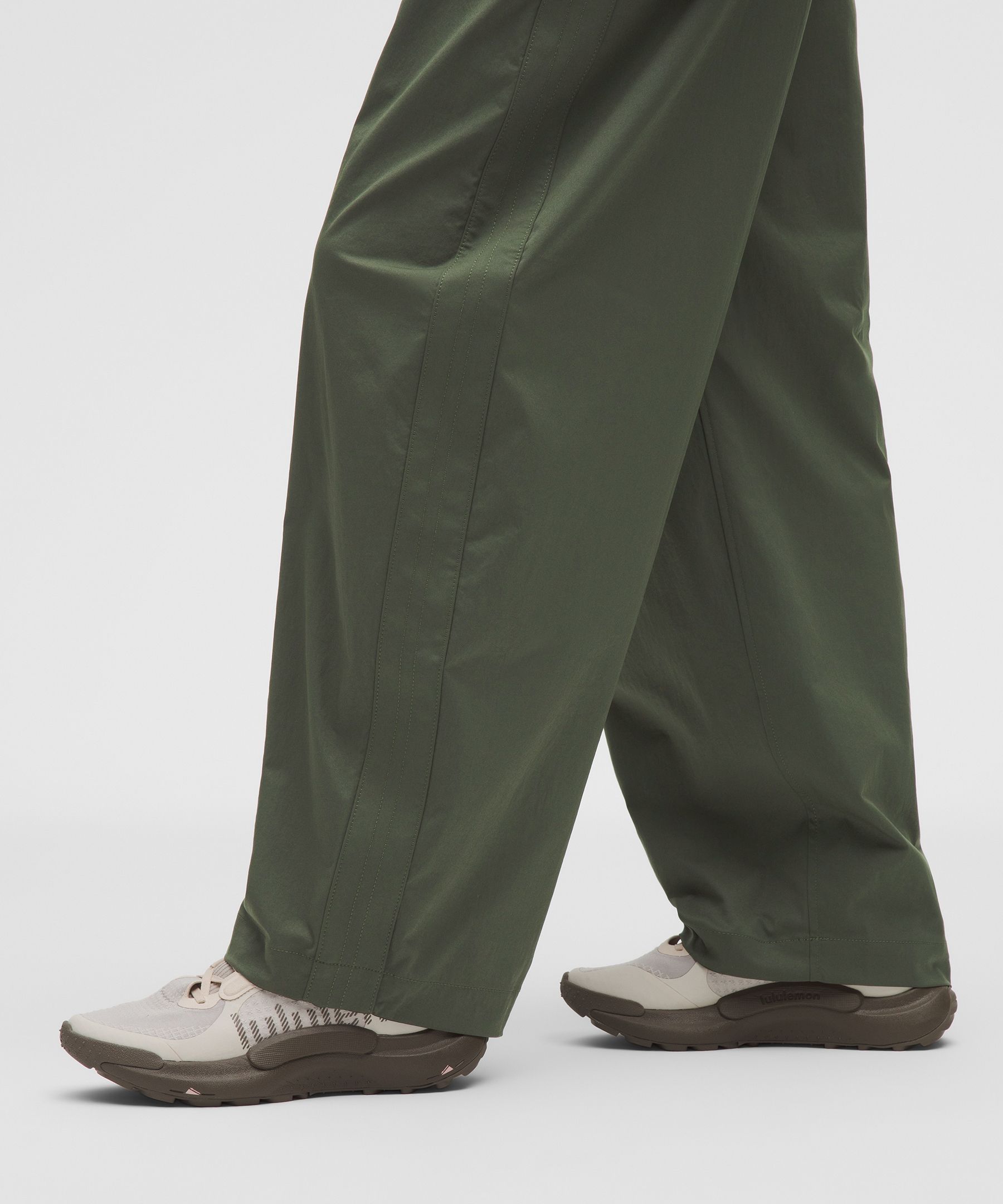 Woven Mid-Rise Barrel-Leg Pant