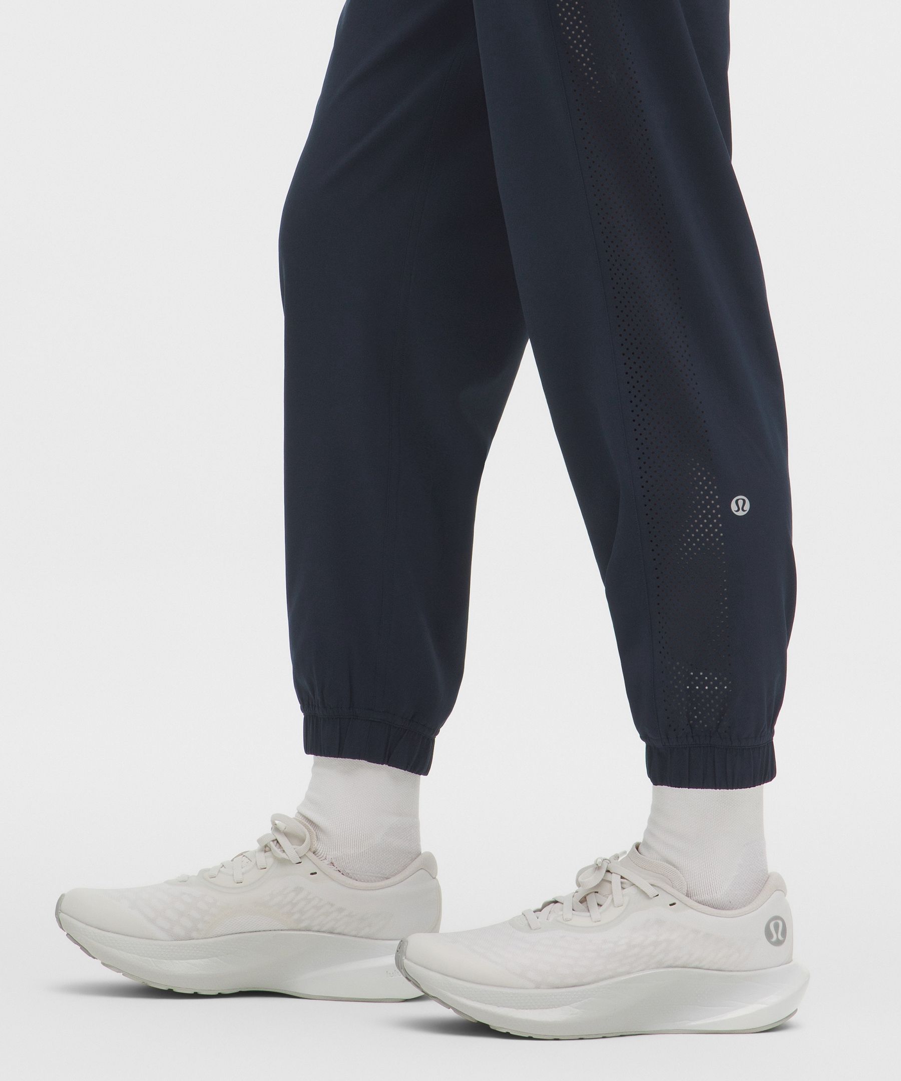 Adapted State ハイライズジョガー パーフォレートストライプ *アジア