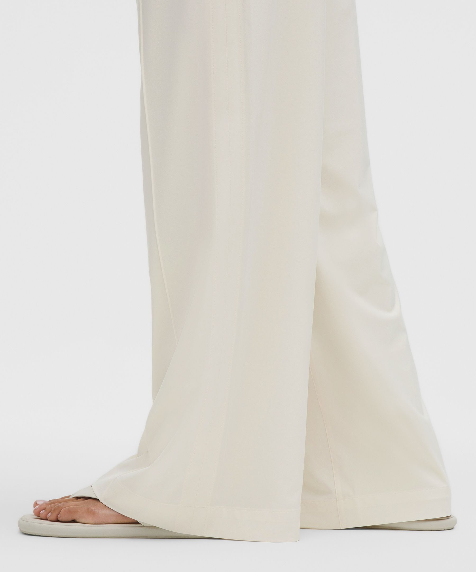 Breezily Mid-Rise Pant *Short