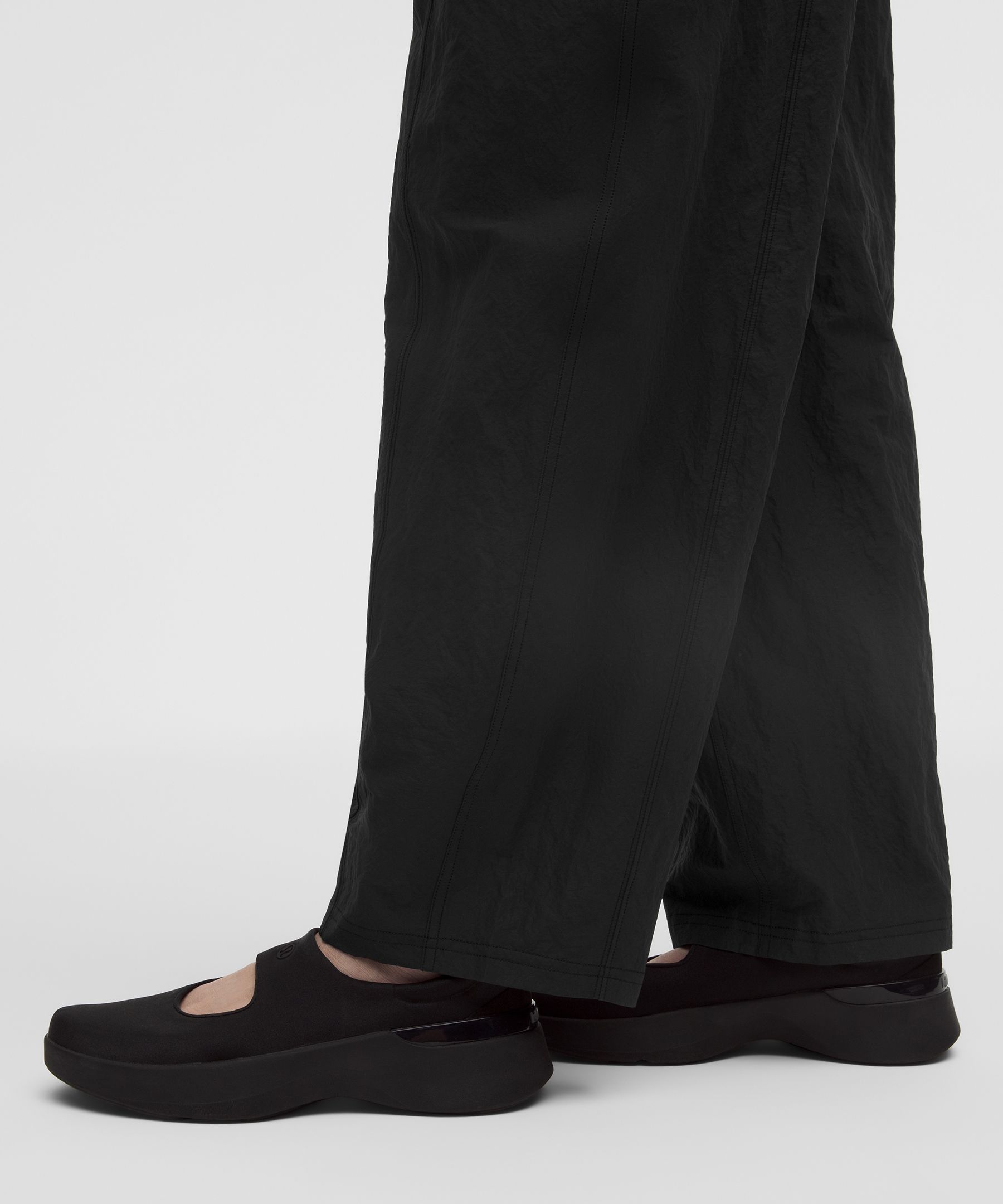クリンクルナイロン ミッドライズバレルレッグパンツ *アジアフィット