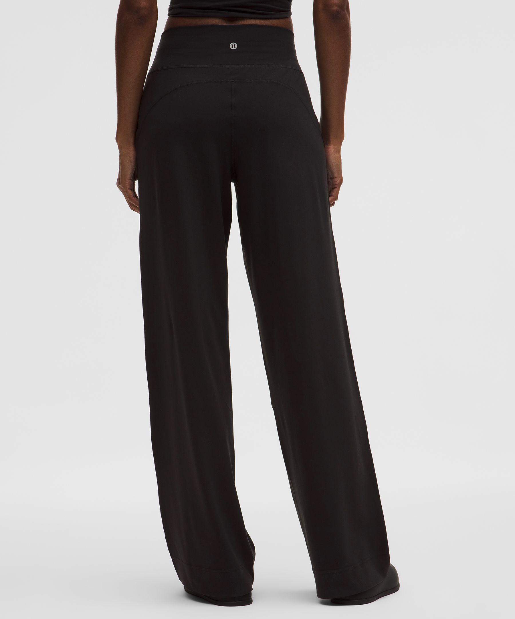 Groove High-Rise Wide-Leg Pant *Short