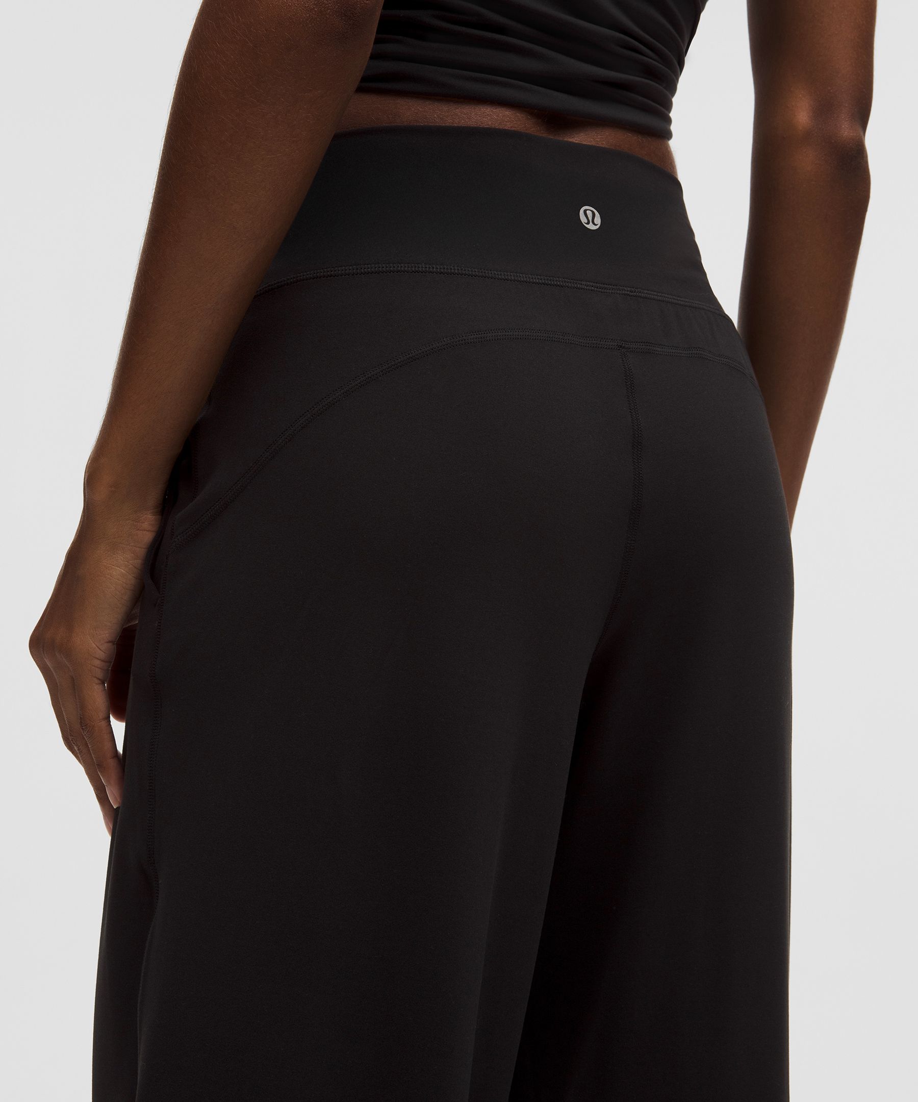 Groove High-Rise Wide-Leg Pant *Short