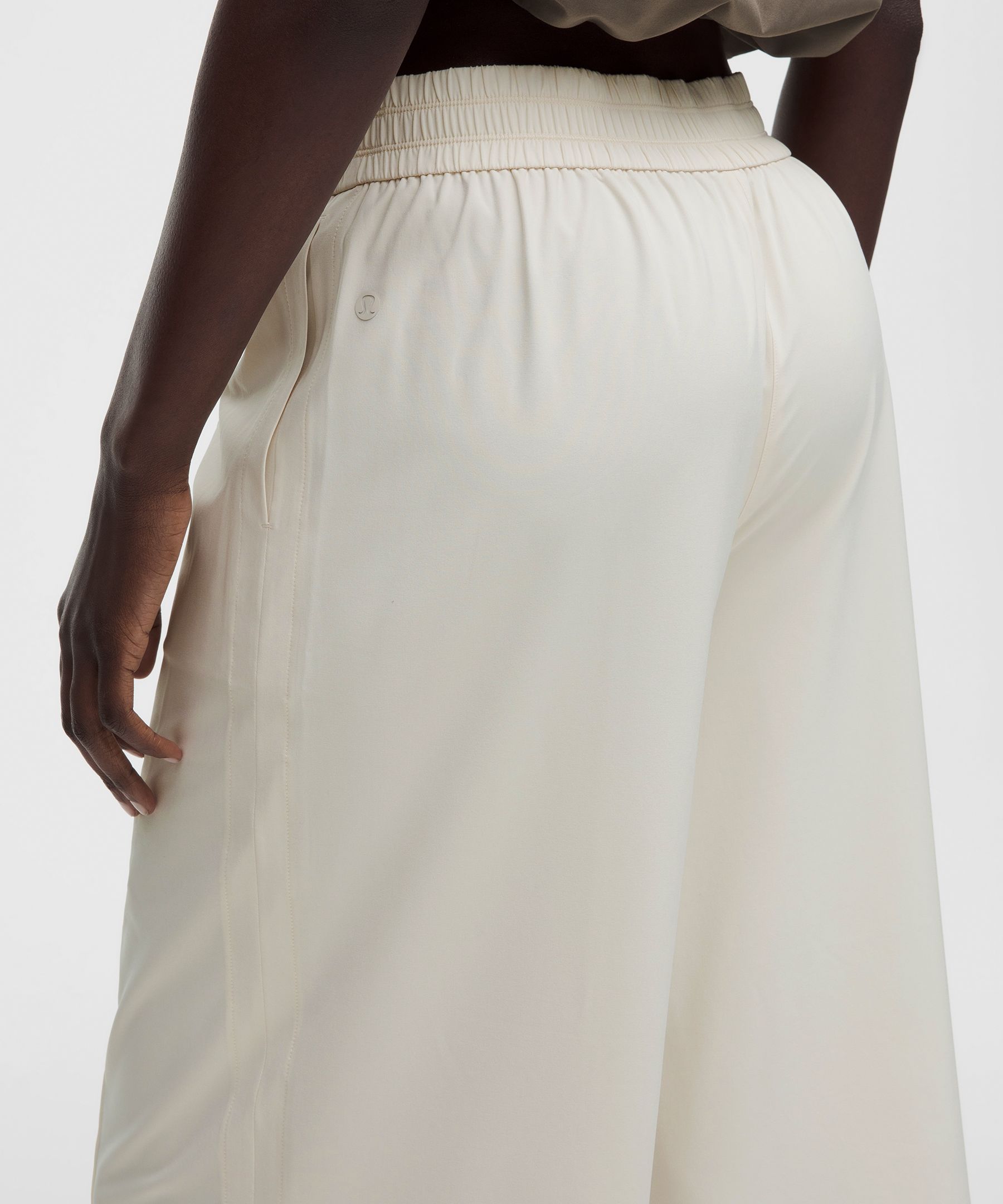 Breezily Mid-Rise Cropped Pant