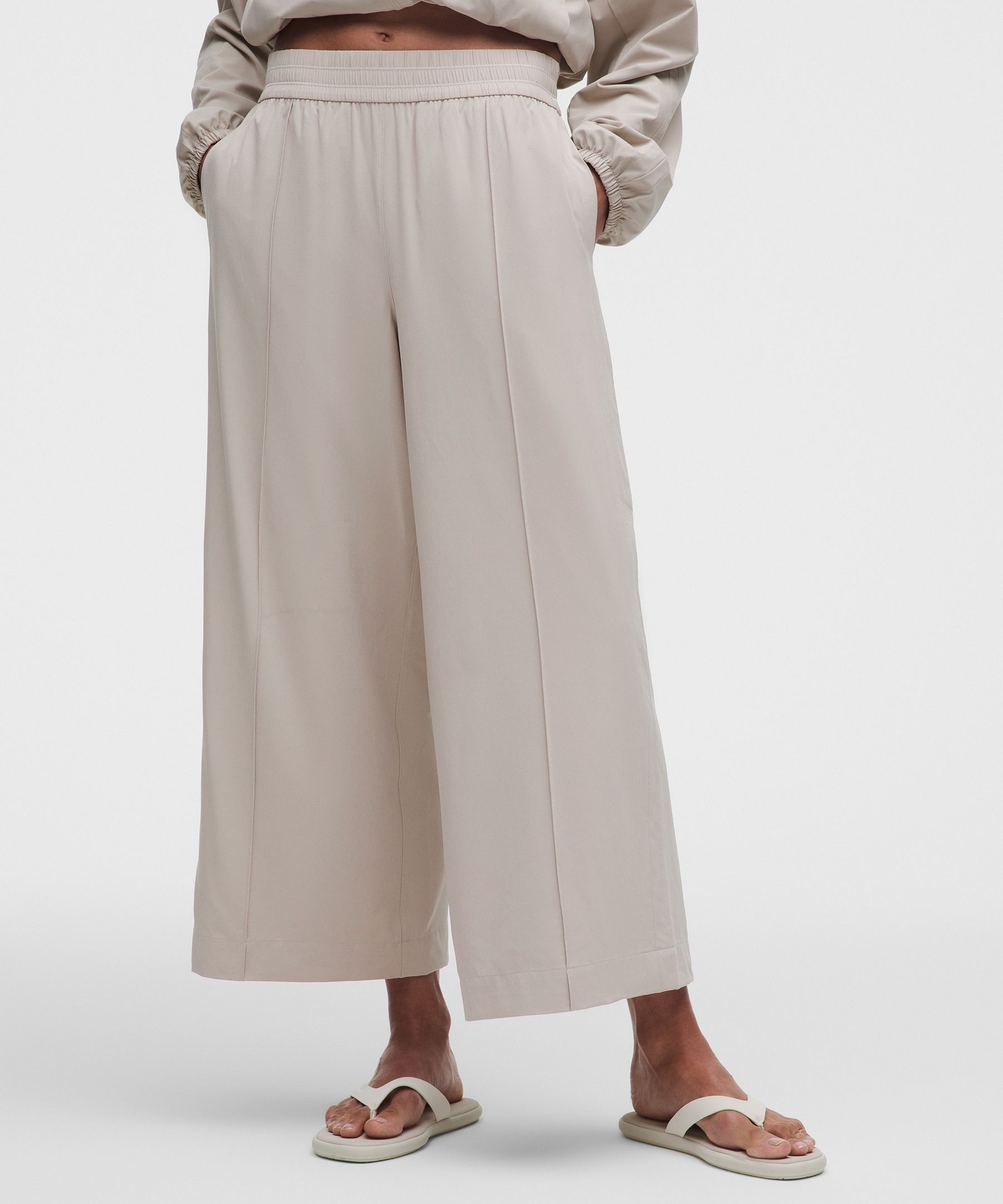 Breezily Mid-Rise Cropped Pant