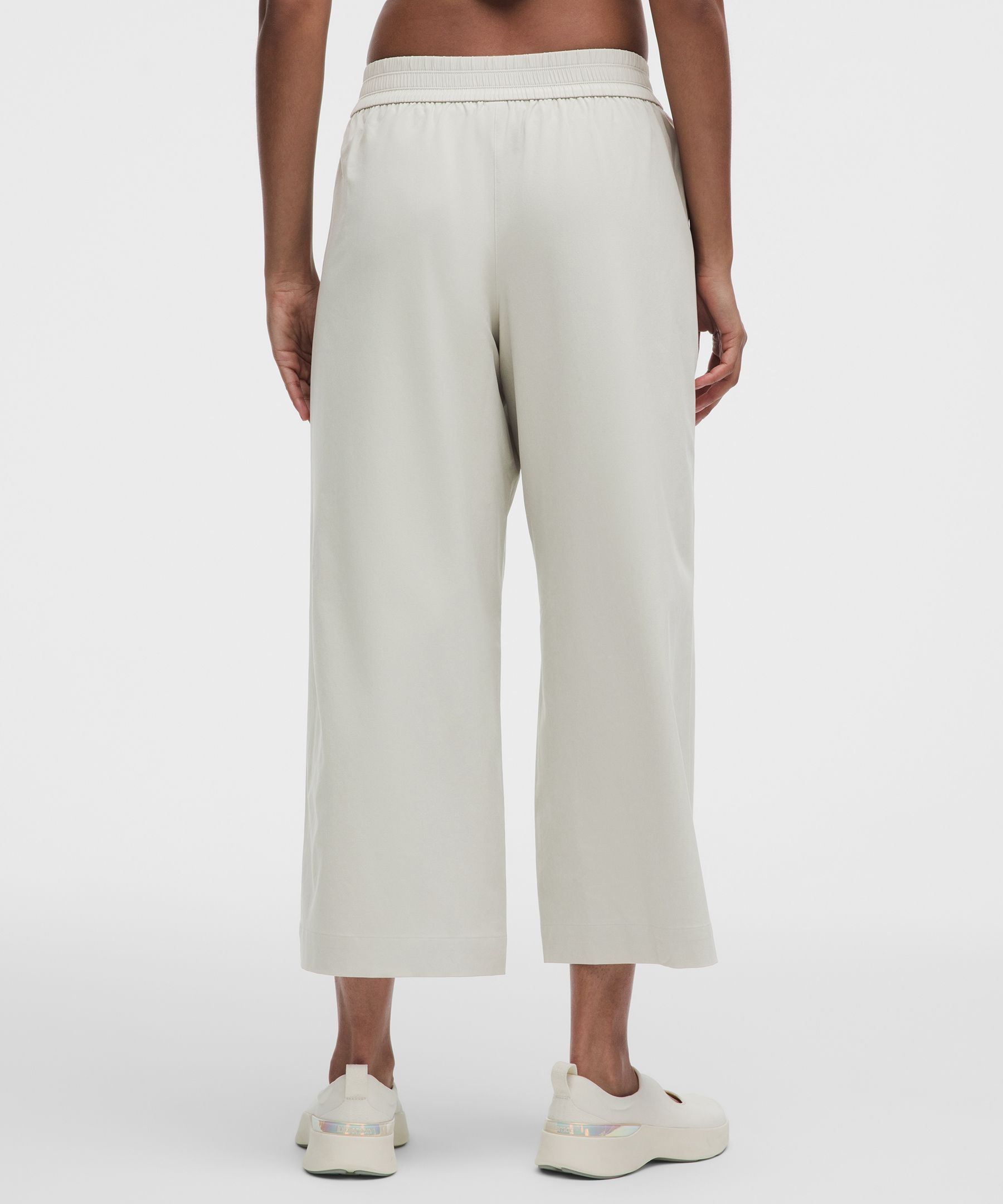 Breezily Mid-Rise Cropped Pant