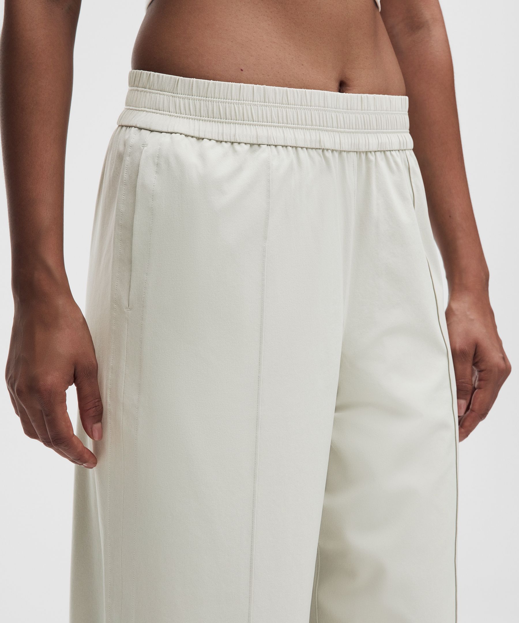 Breezily Mid-Rise Cropped Pant