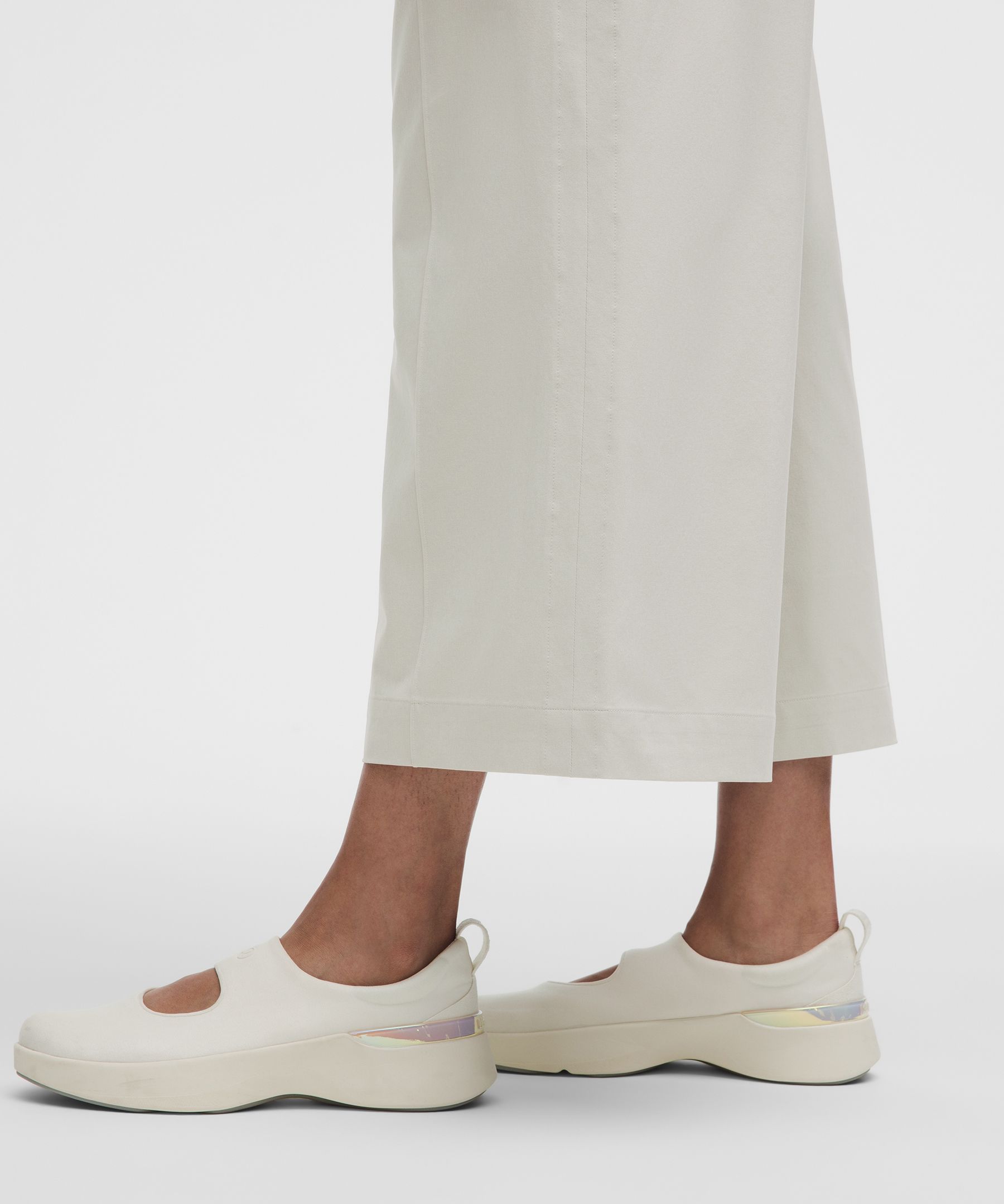 Breezily Mid-Rise Cropped Pant