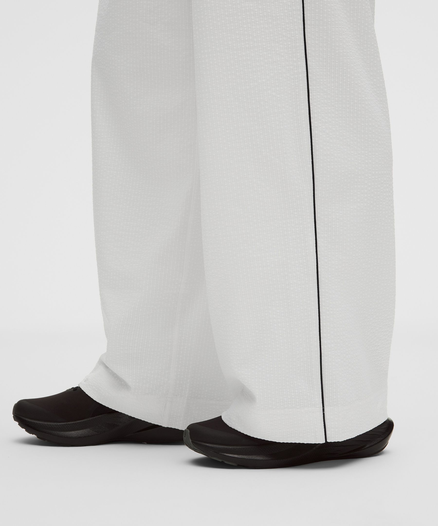 Seersucker WovenAir High-Rise Pleated Pant