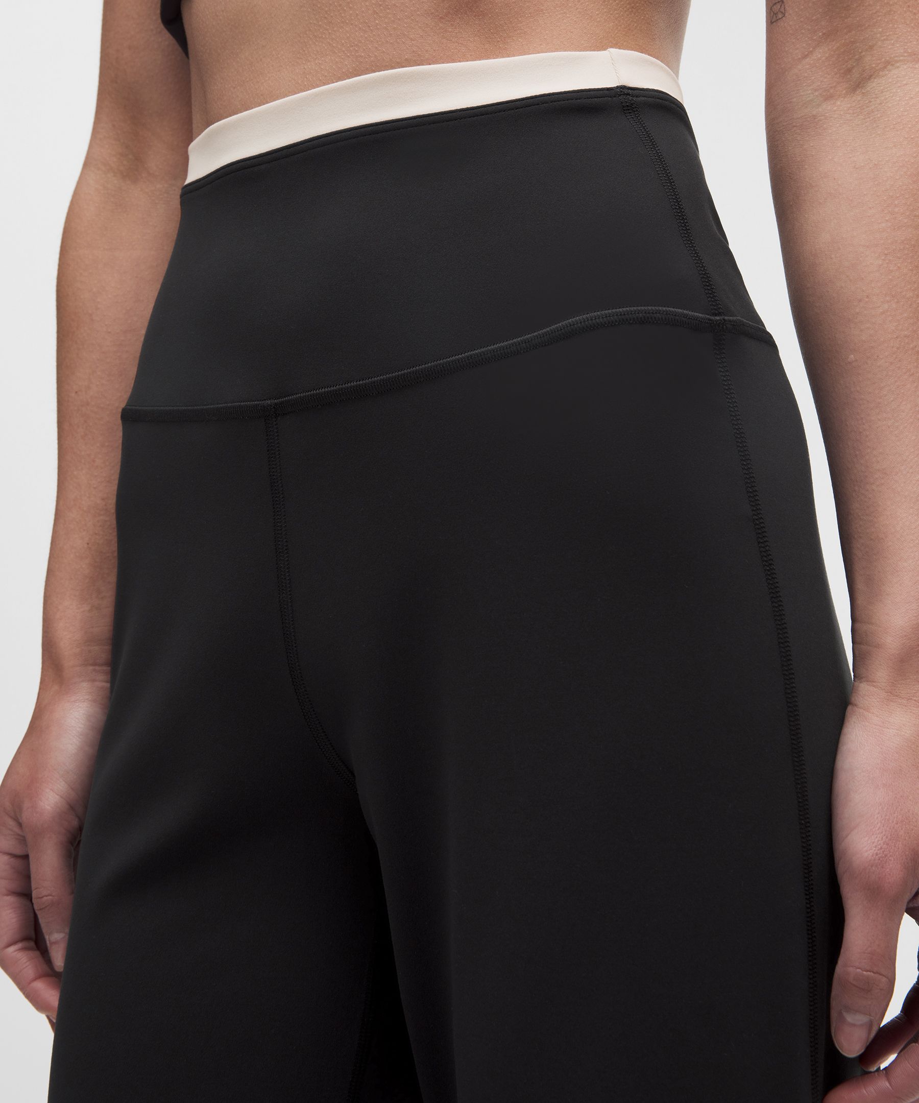 ルルレモン Align™ スーパーハイライズ サイドスリットパンツ トリム