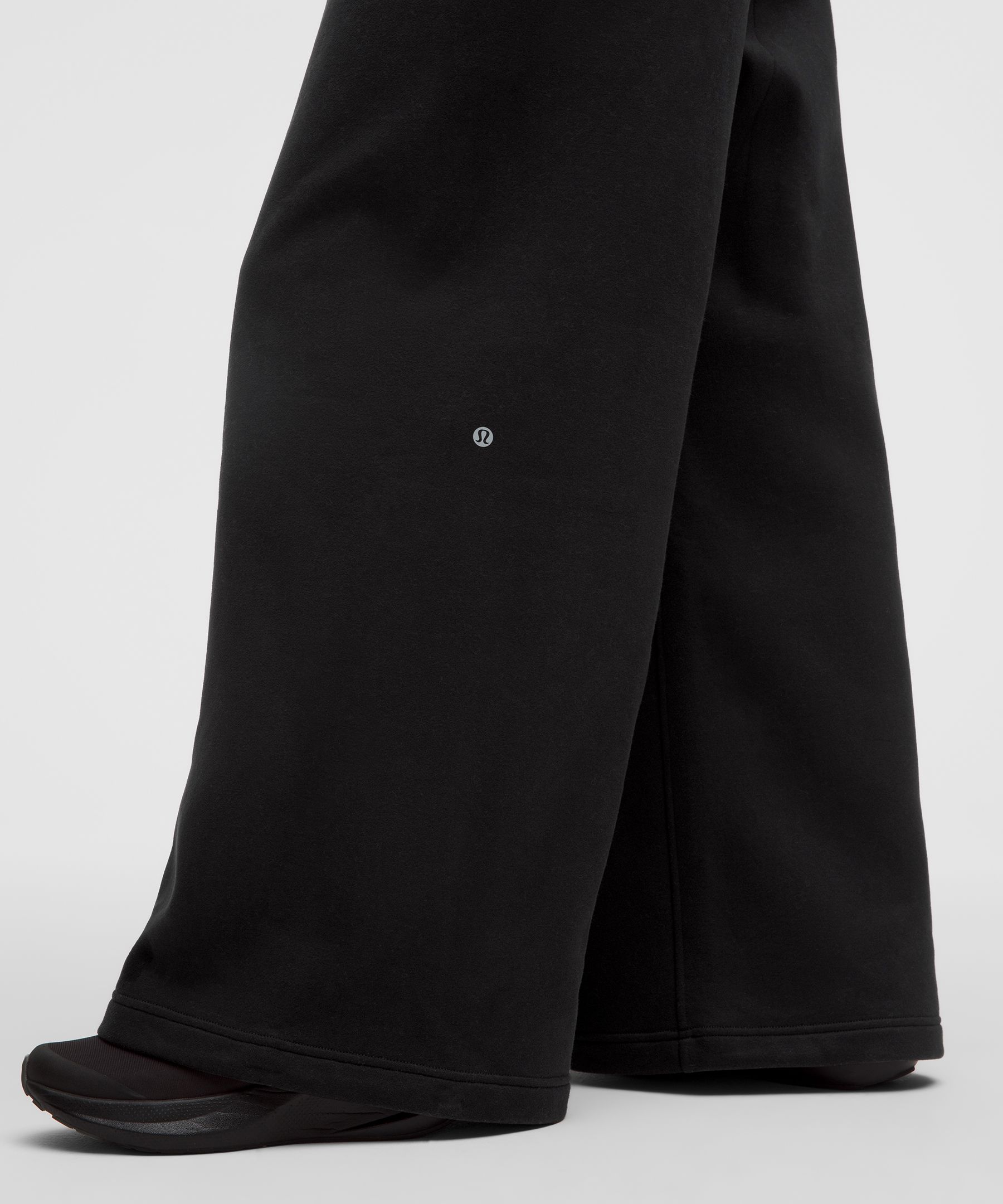 Pantal&oacute;n de ch&aacute;ndal de pernera ancha Steady State SuperLoft oversized para mujer