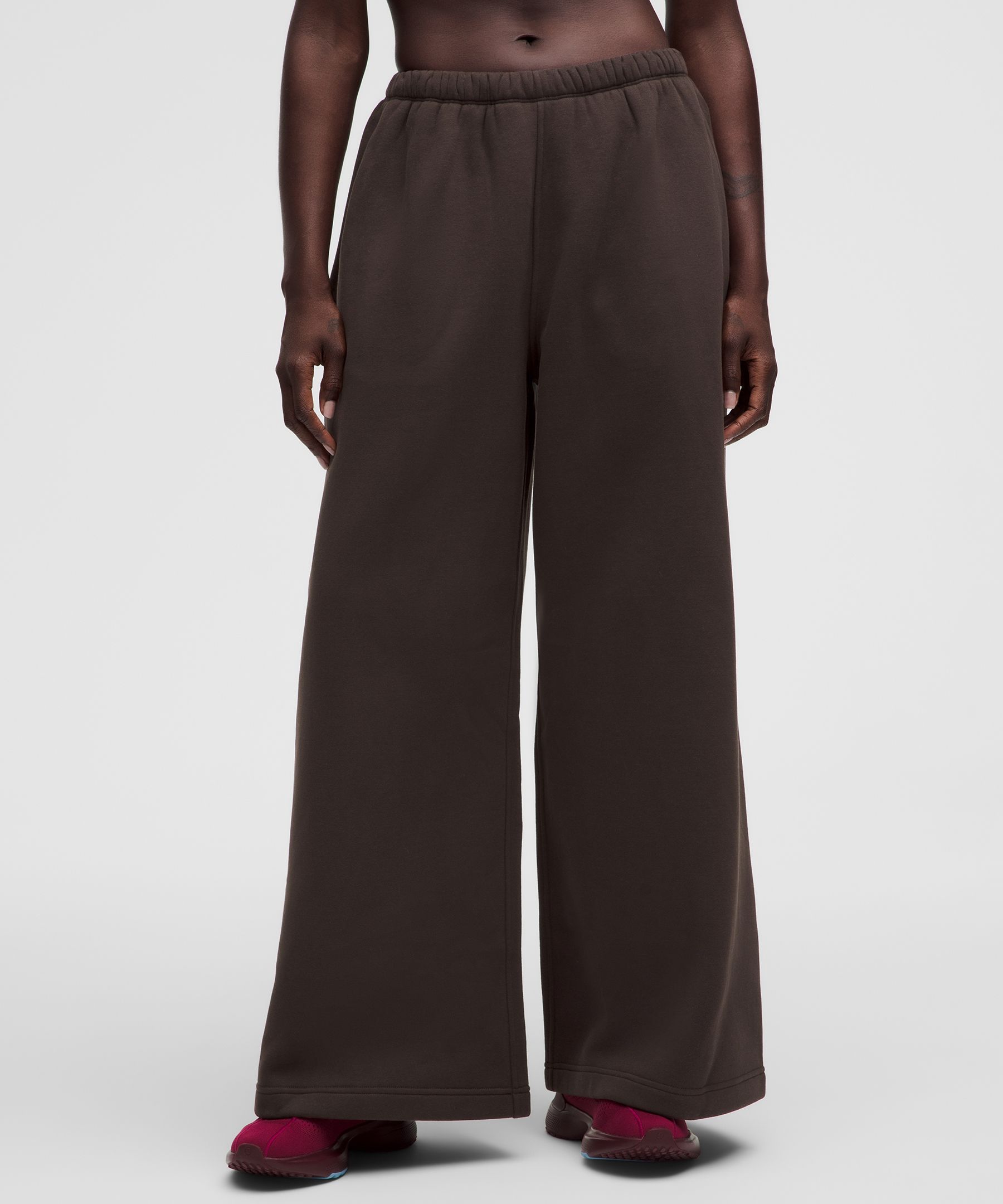 Steady State Hose mit weitem Bein aus SuperLoft im Oversized Fit
