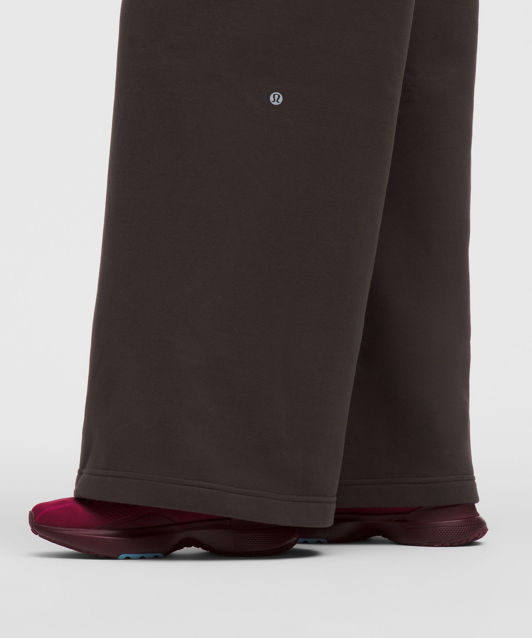 Steady State Hose mit weitem Bein aus SuperLoft im Oversized Fit