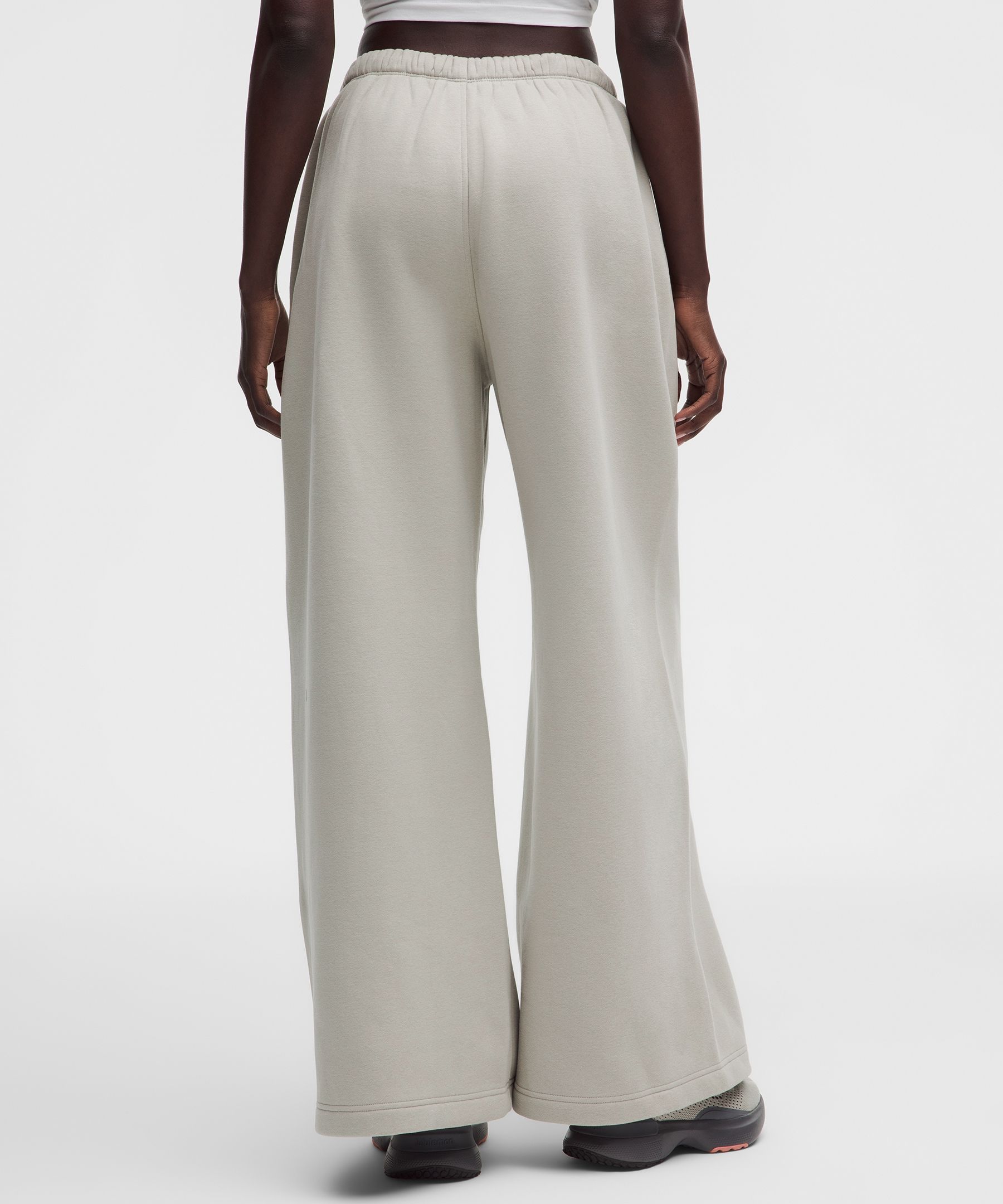 Steady State Hose mit weitem Bein aus SuperLoft im Oversized Fit