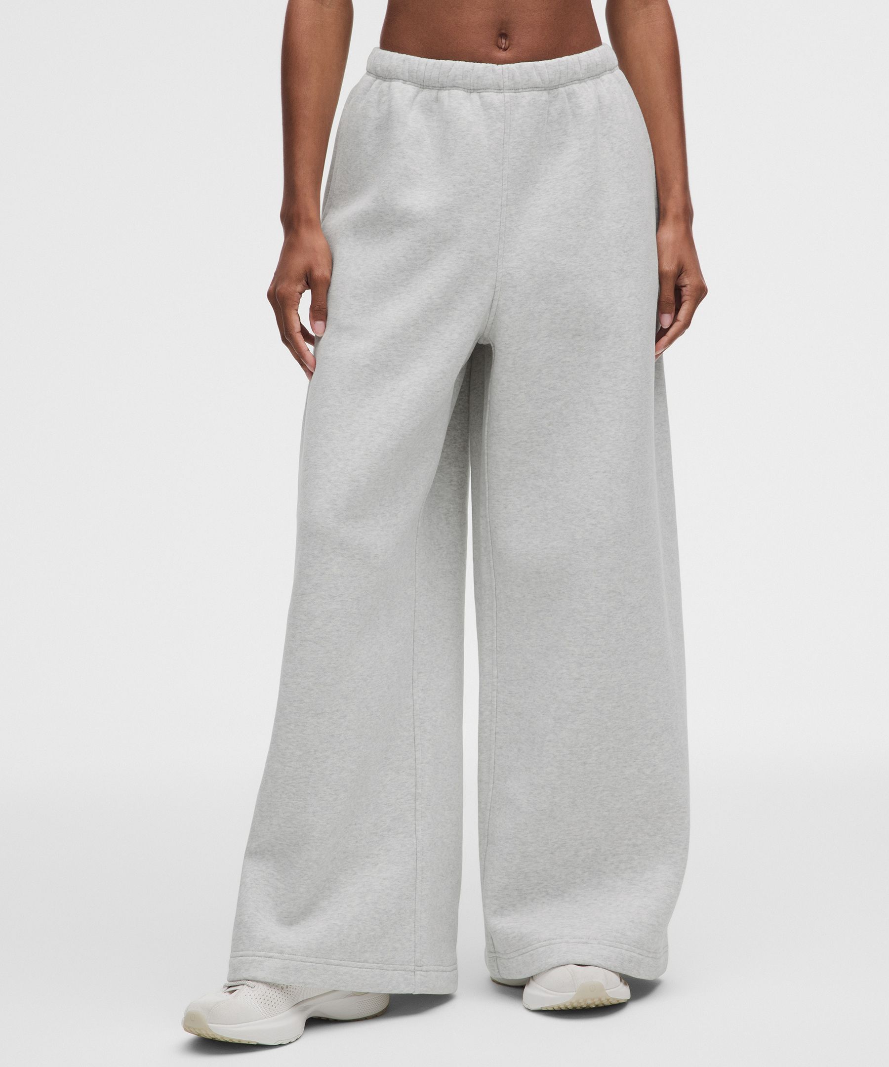 Steady State Hose mit weitem Bein aus SuperLoft im Oversized Fit