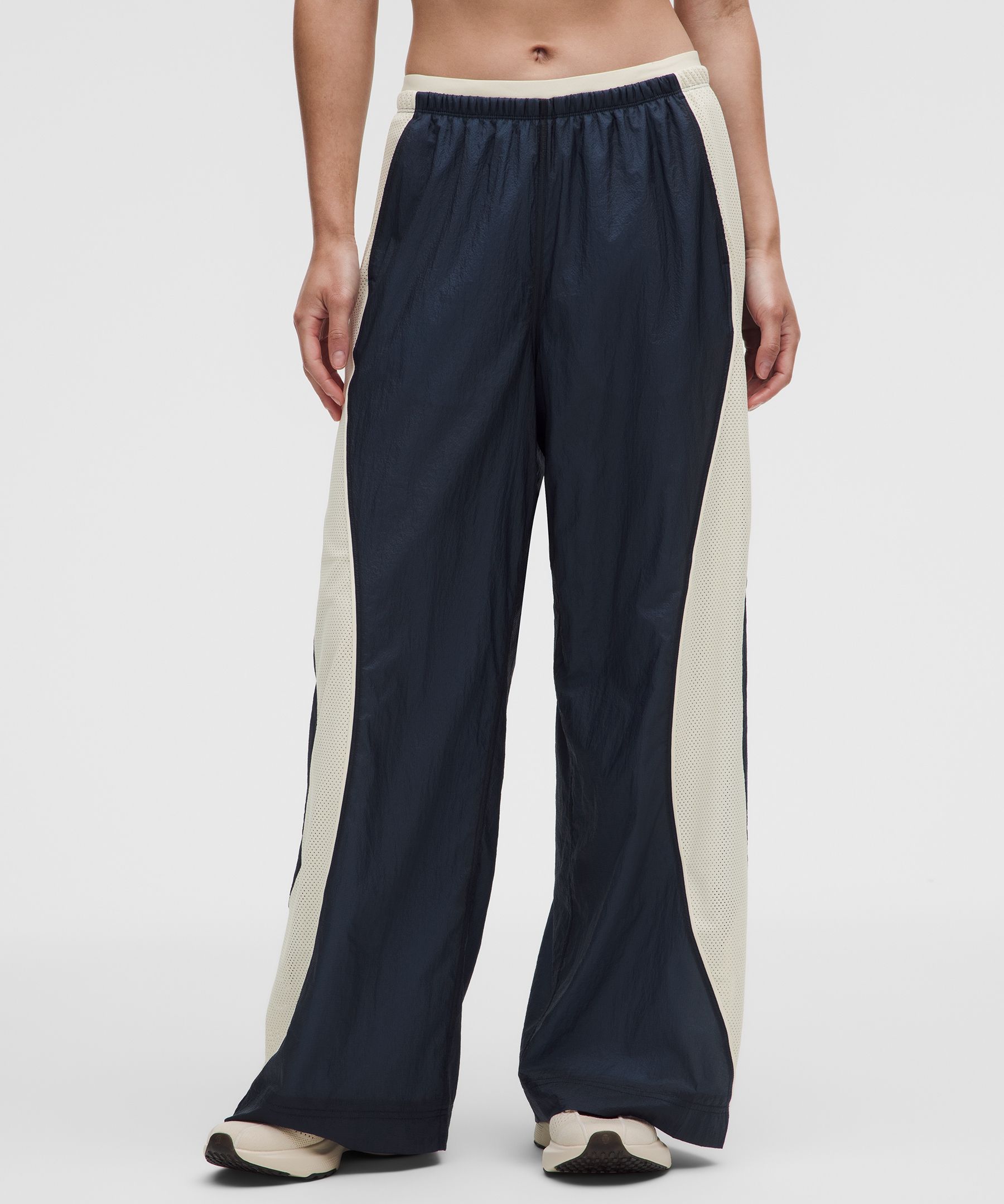 License to Train Textured Mid-Rise Pants *Asia Fit