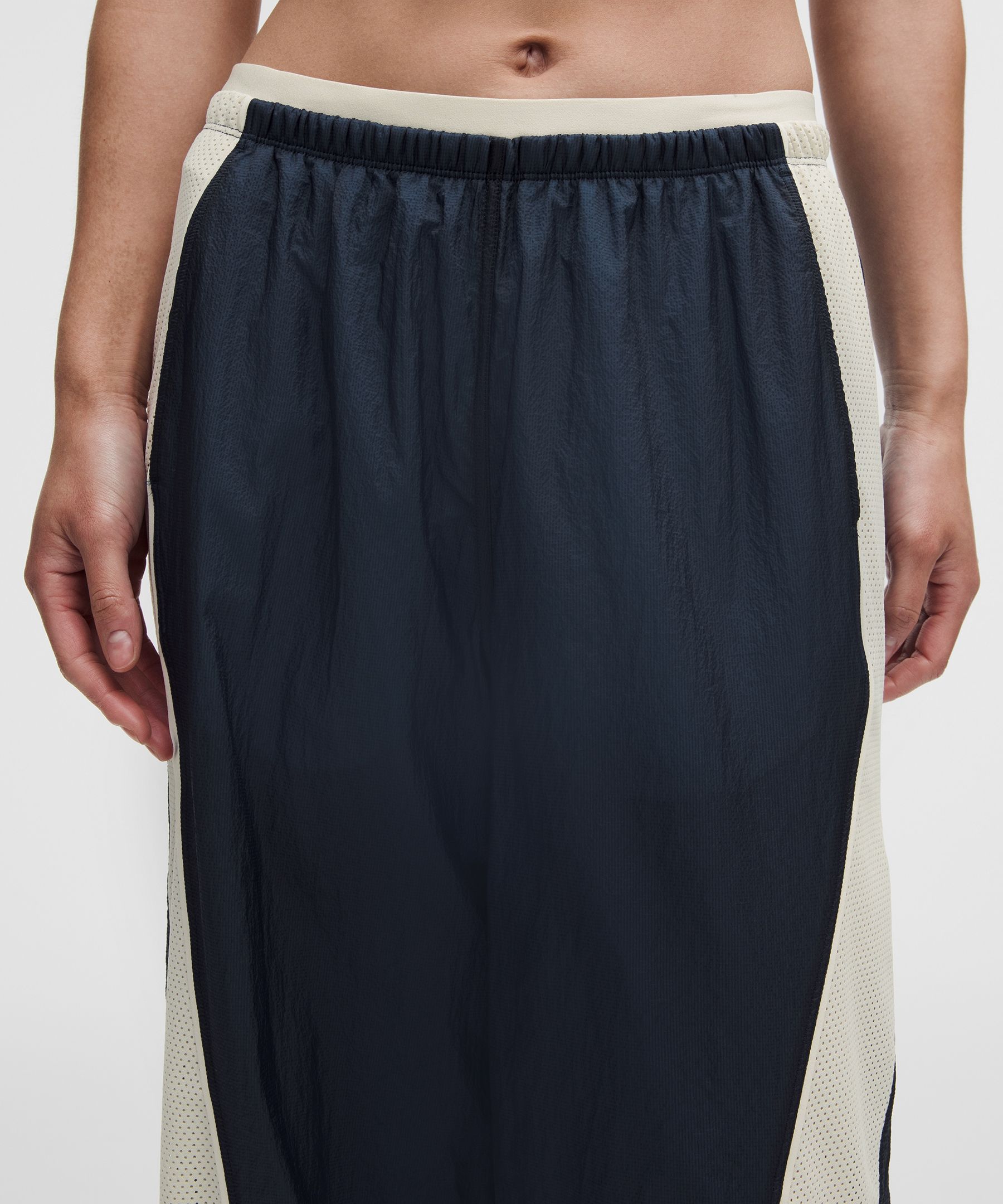 License to Train Textured Mid-Rise Pants *Asia Fit