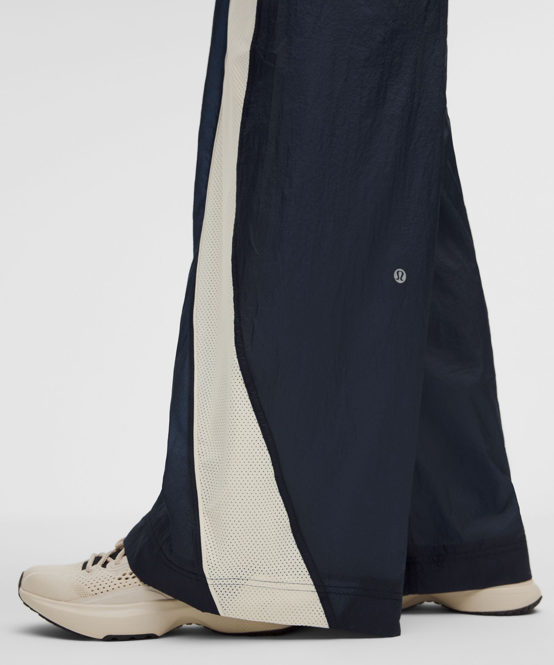 License to Train Textured Mid-Rise Pants *Asia Fit