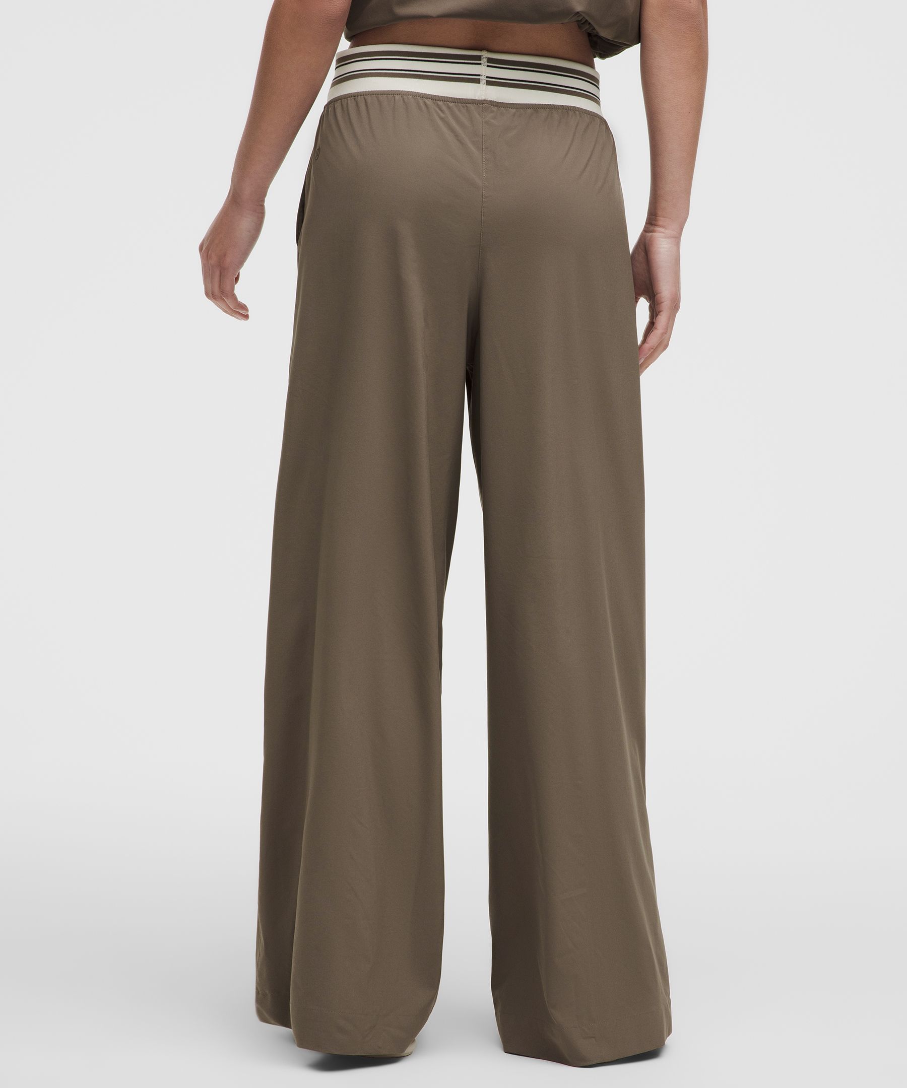 Breezily Mid-Rise Pants Trim *Asia Fit
