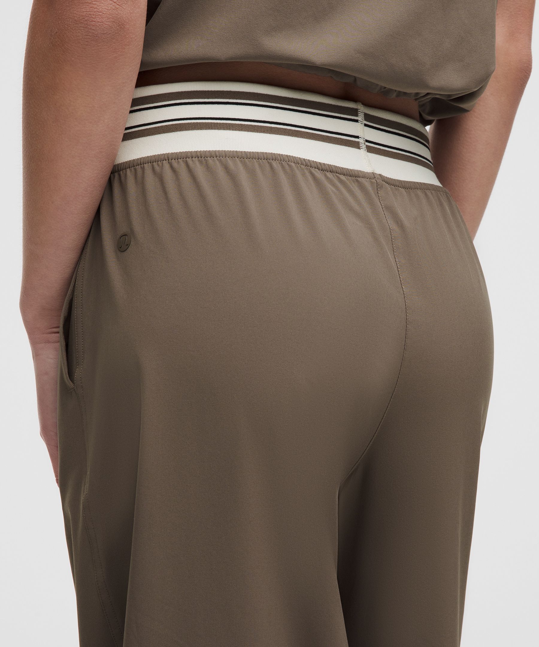Breezily Mid-Rise Pants Trim *Asia Fit