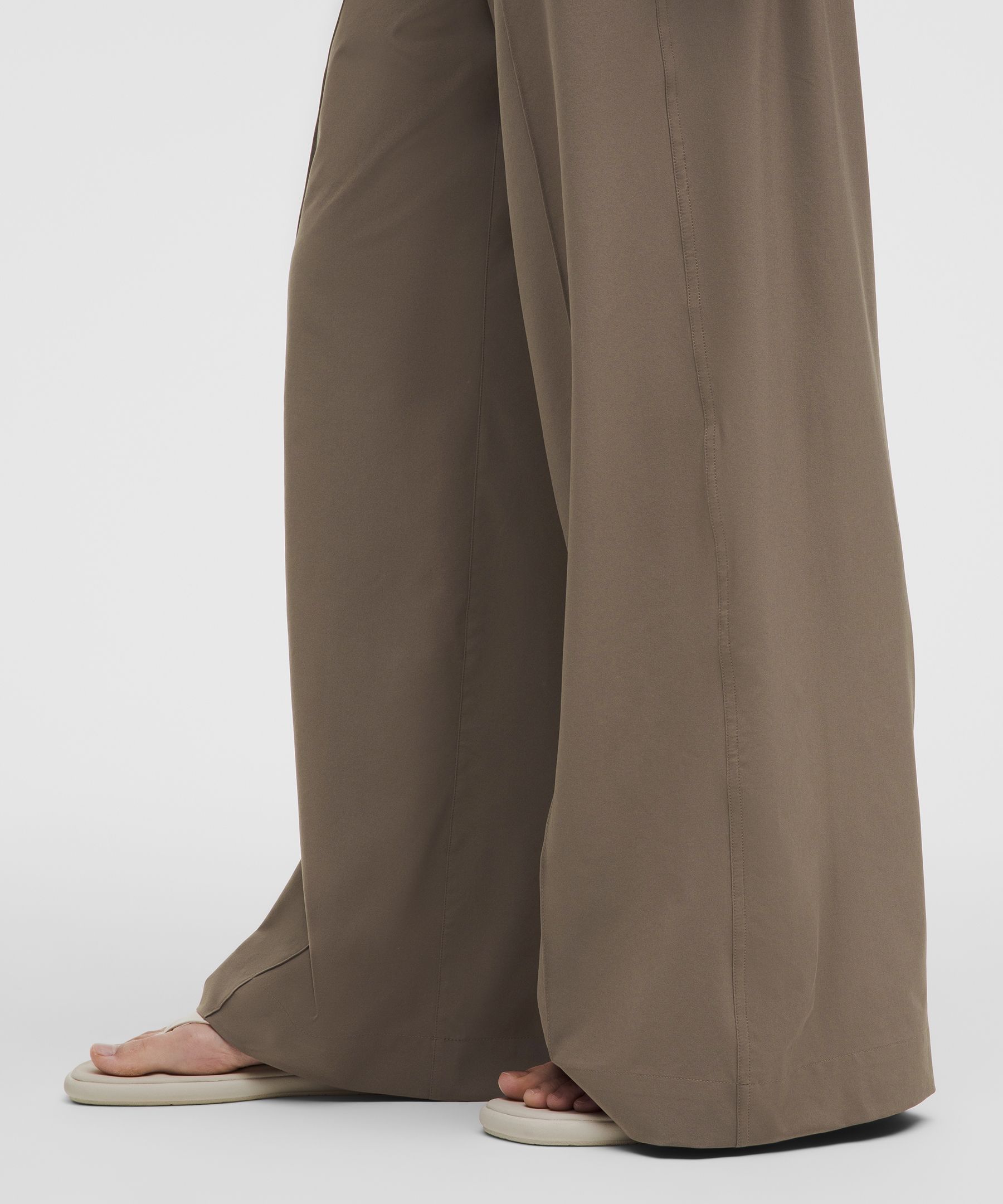 Breezily Mid-Rise Pants Trim *Asia Fit