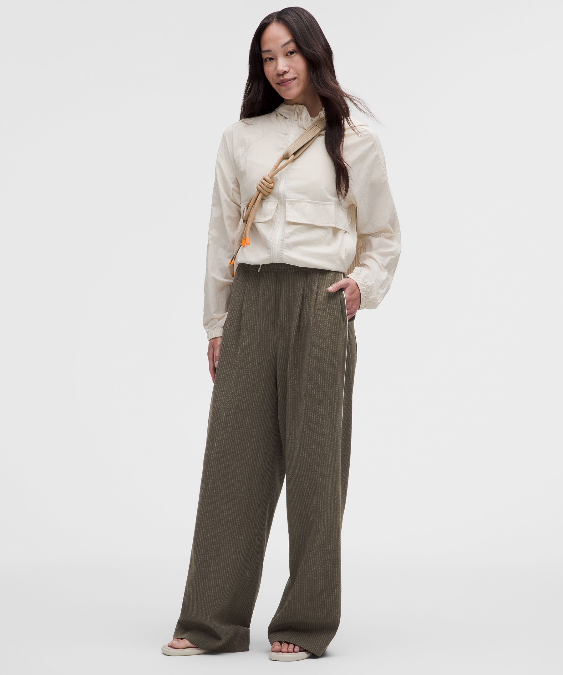 Seersucker WovenAir High-Rise Pleated Pants *Asia Fit